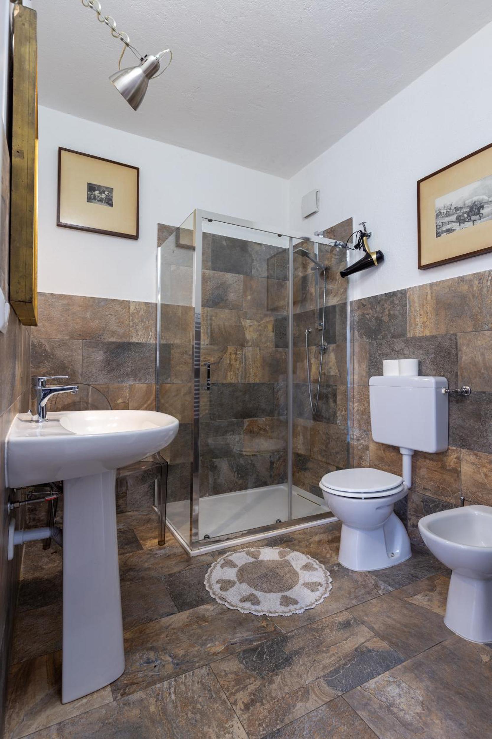 Comfort Triple Room with Shower - Photo 4