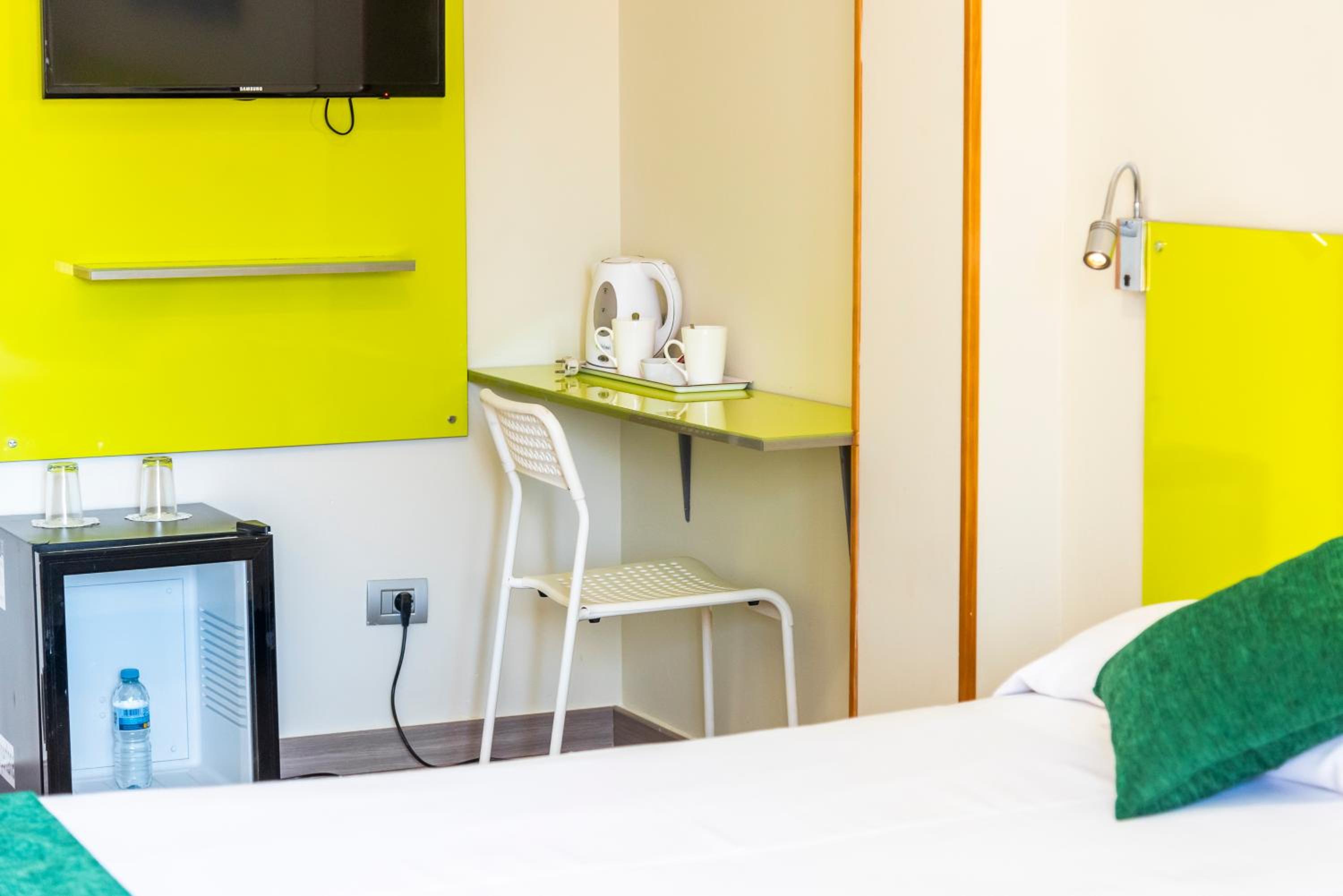 Twin Room with Balcony photo 2