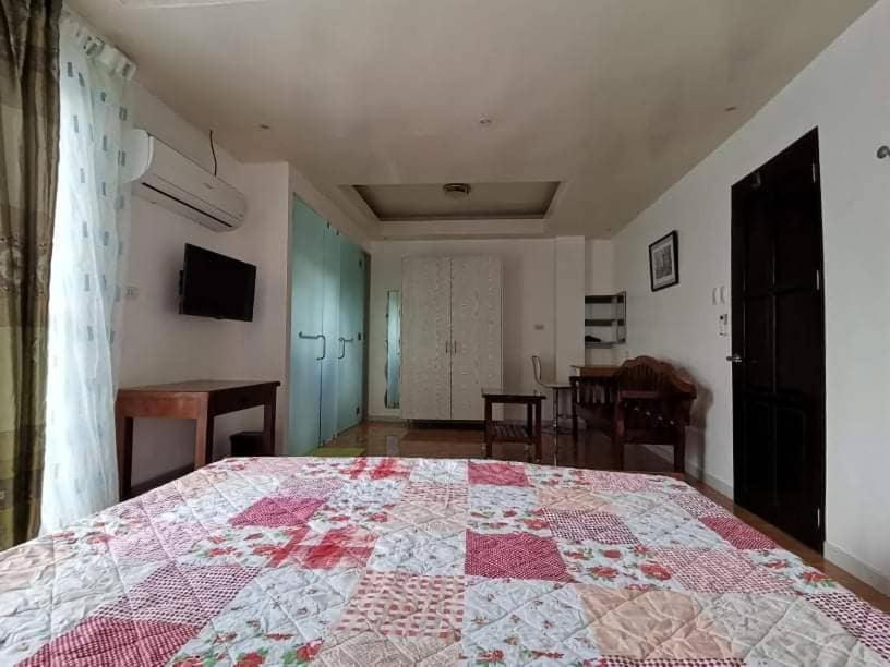 One-Bedroom Apartment - Photo 10