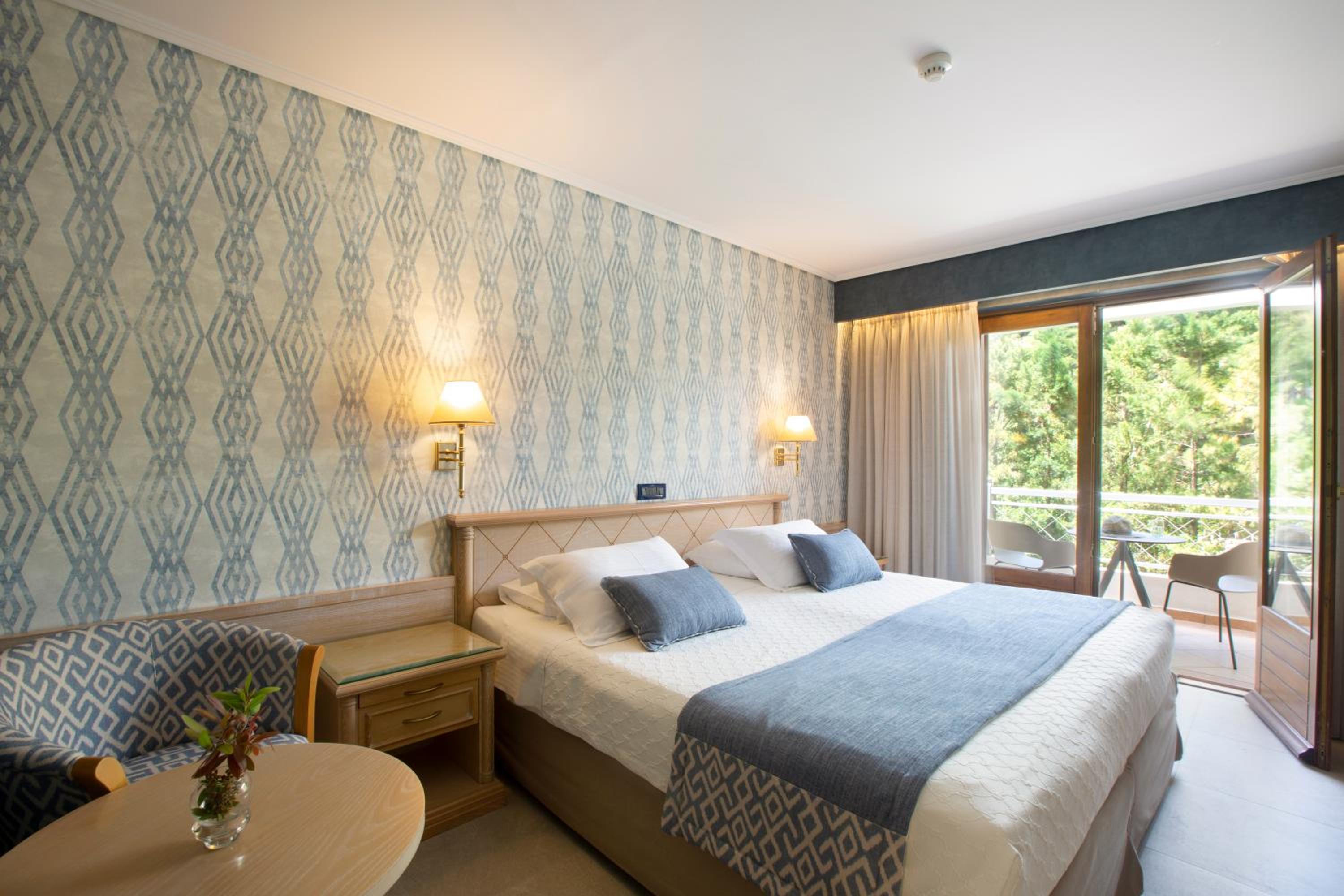Deluxe Double Room with Mountain or Garden View
