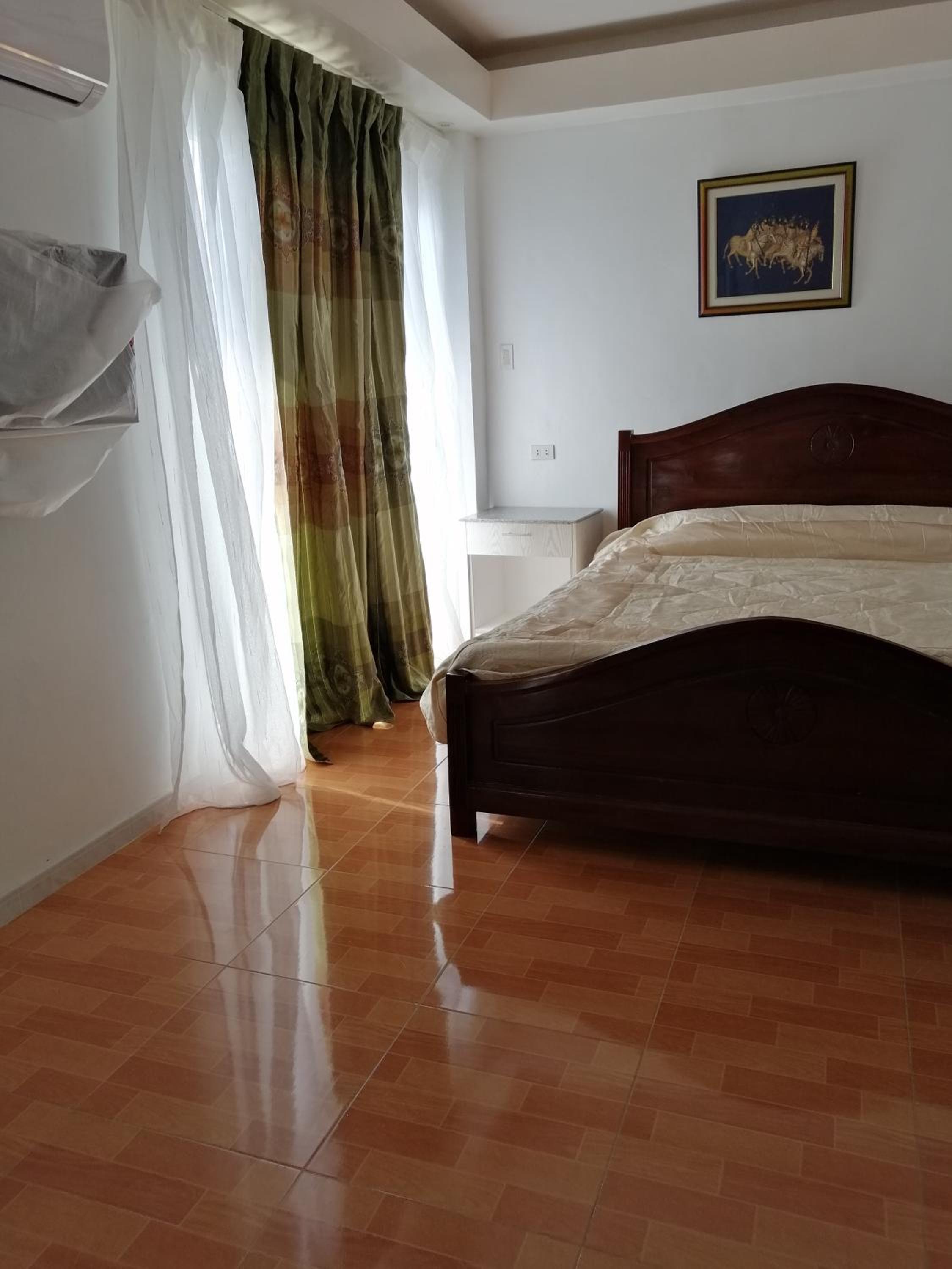 One-Bedroom Apartment - Photo 8