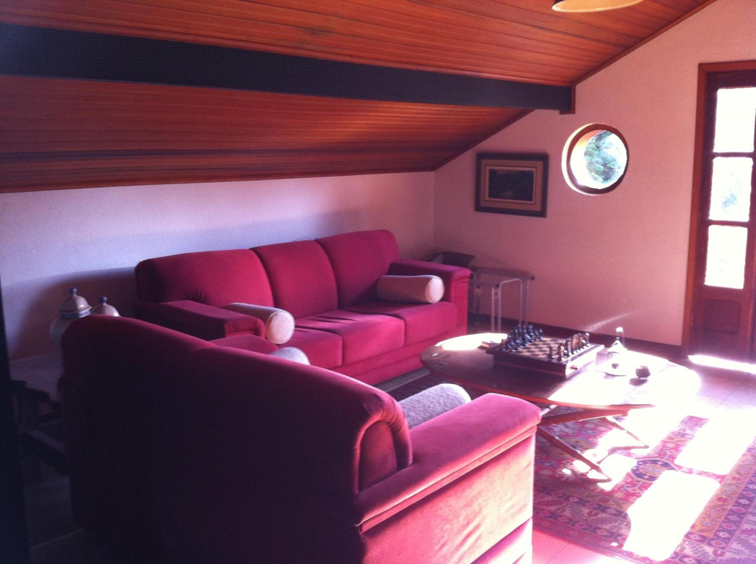 Five-Bedroom House photo 1
