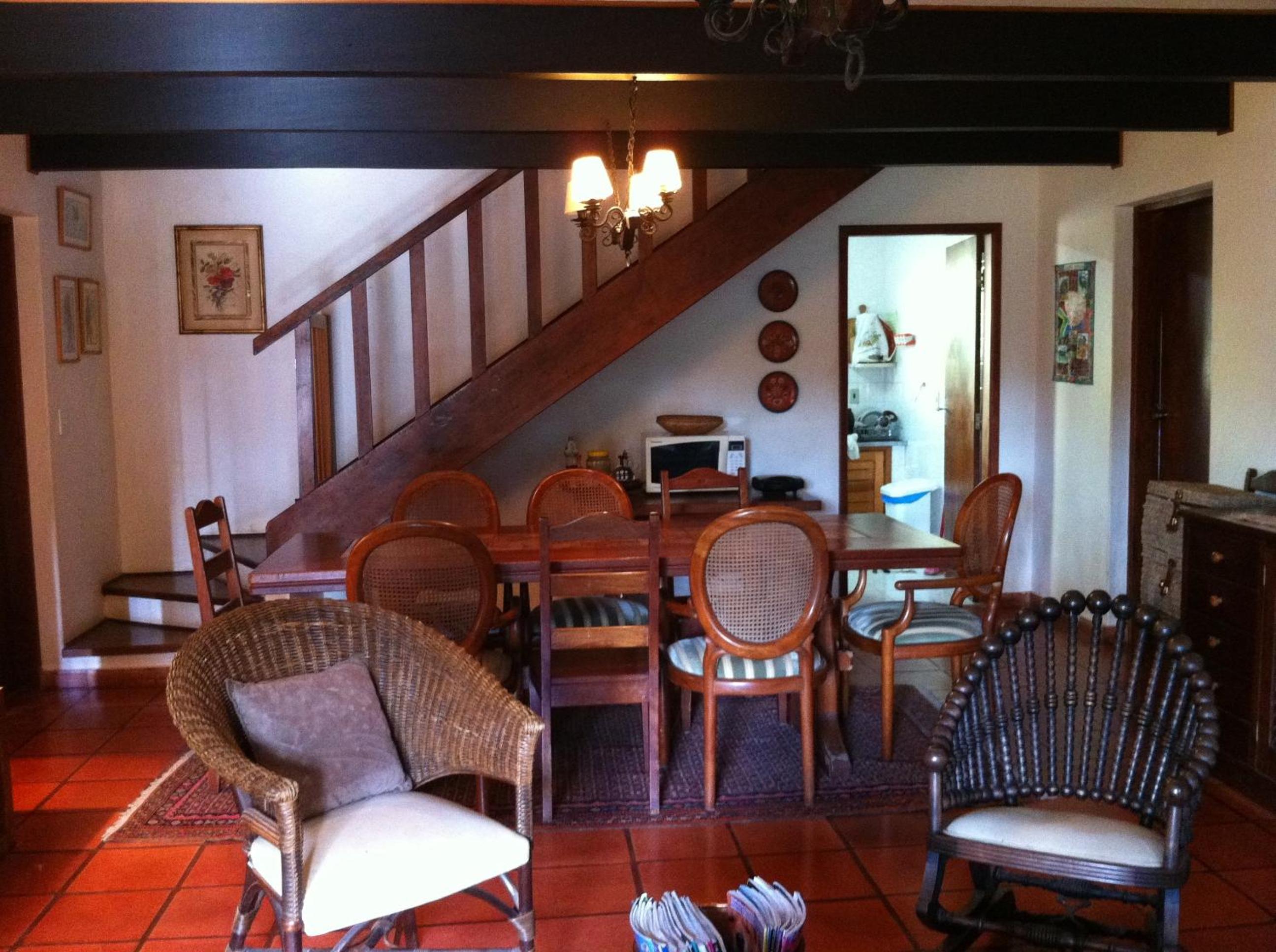 Five-Bedroom House photo 2
