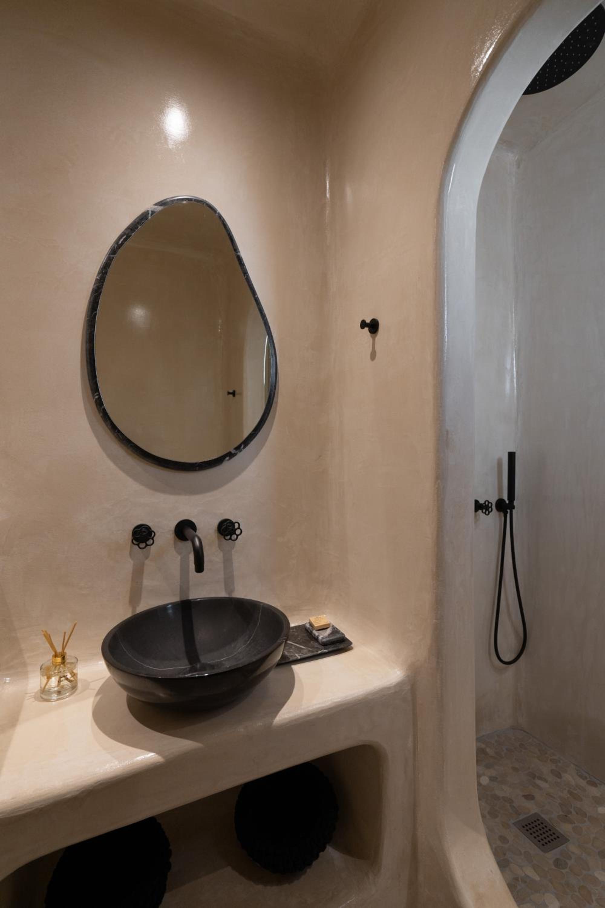 Superior Suite - Photo 10