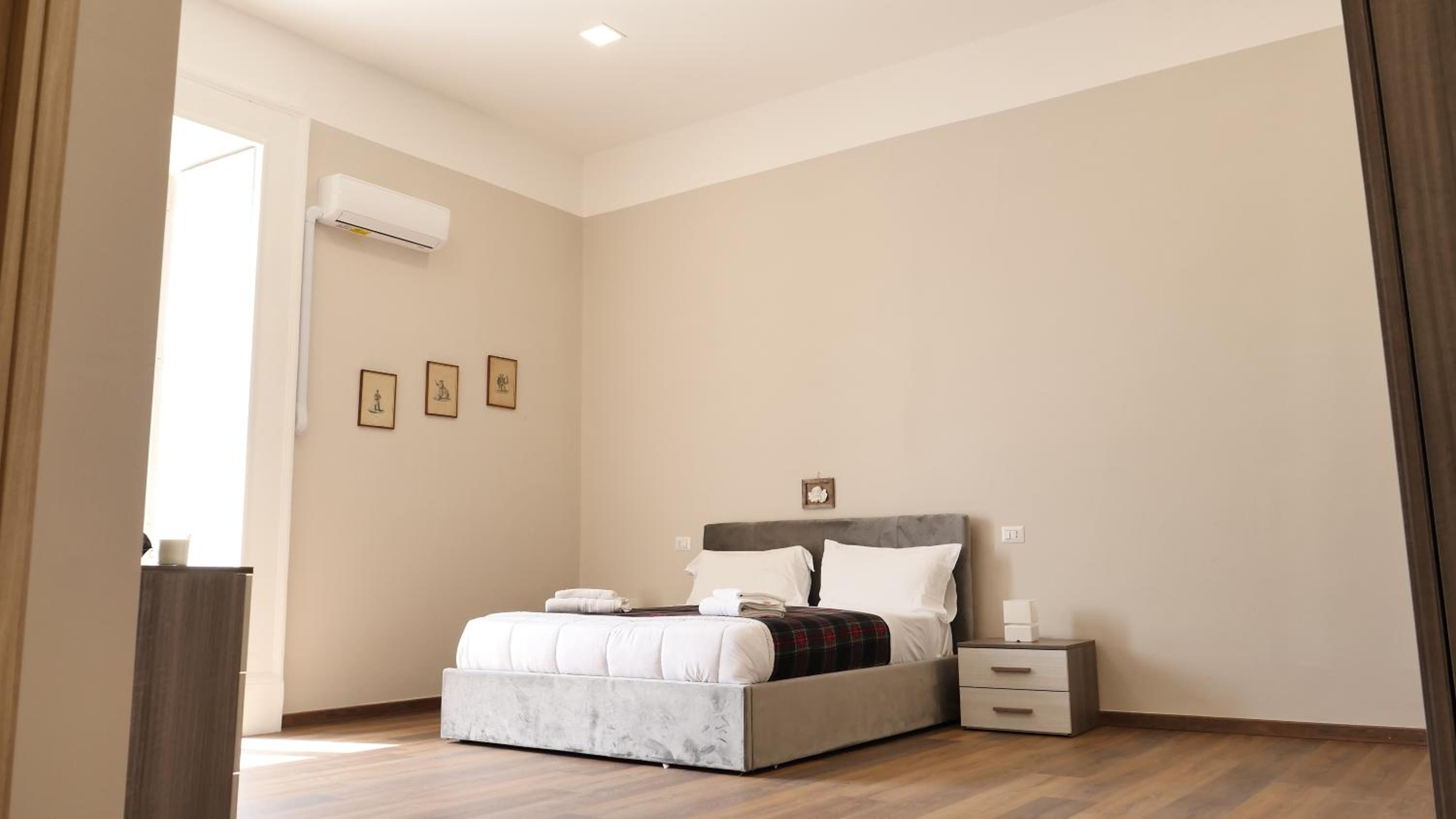 Deluxe One-Bedroom Apartment