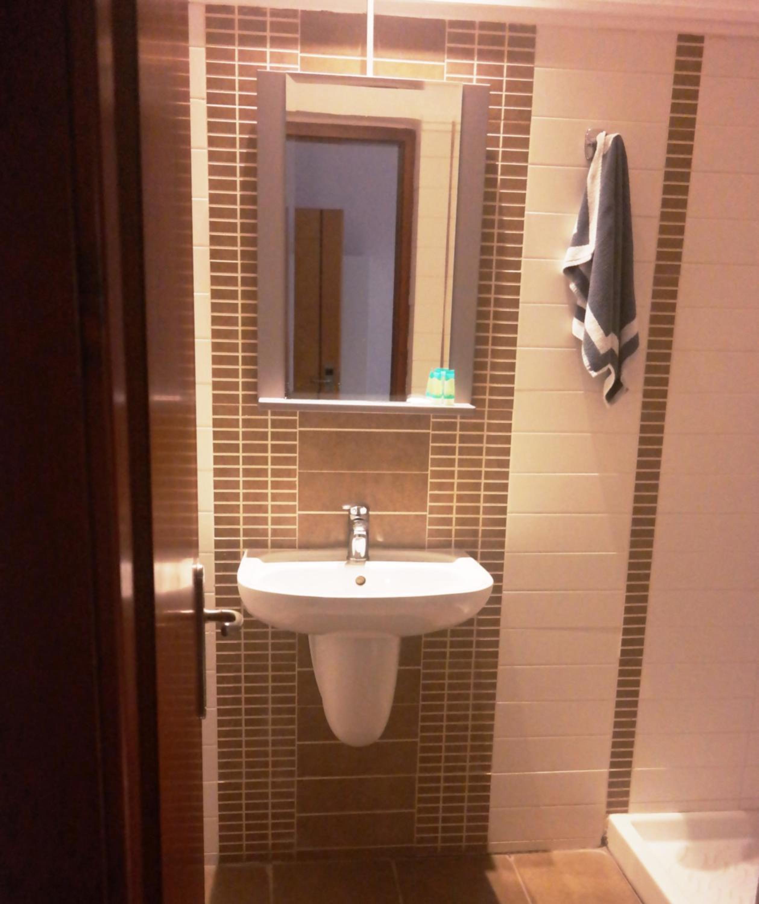 Standard King Room - Photo 4