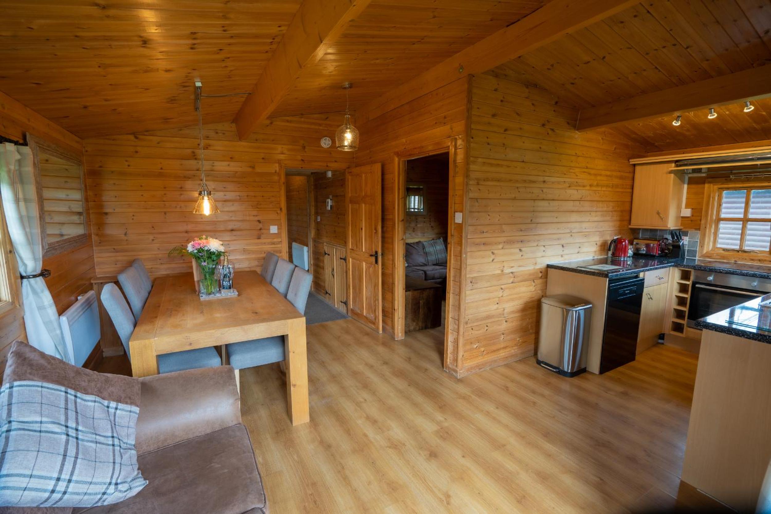 Medium Log Cabin - Pet Friendly photo 2