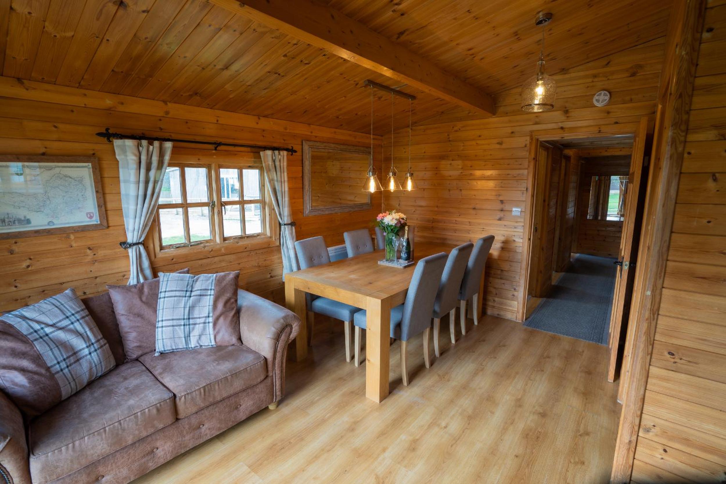 Medium Log Cabin - Pet Friendly photo 3