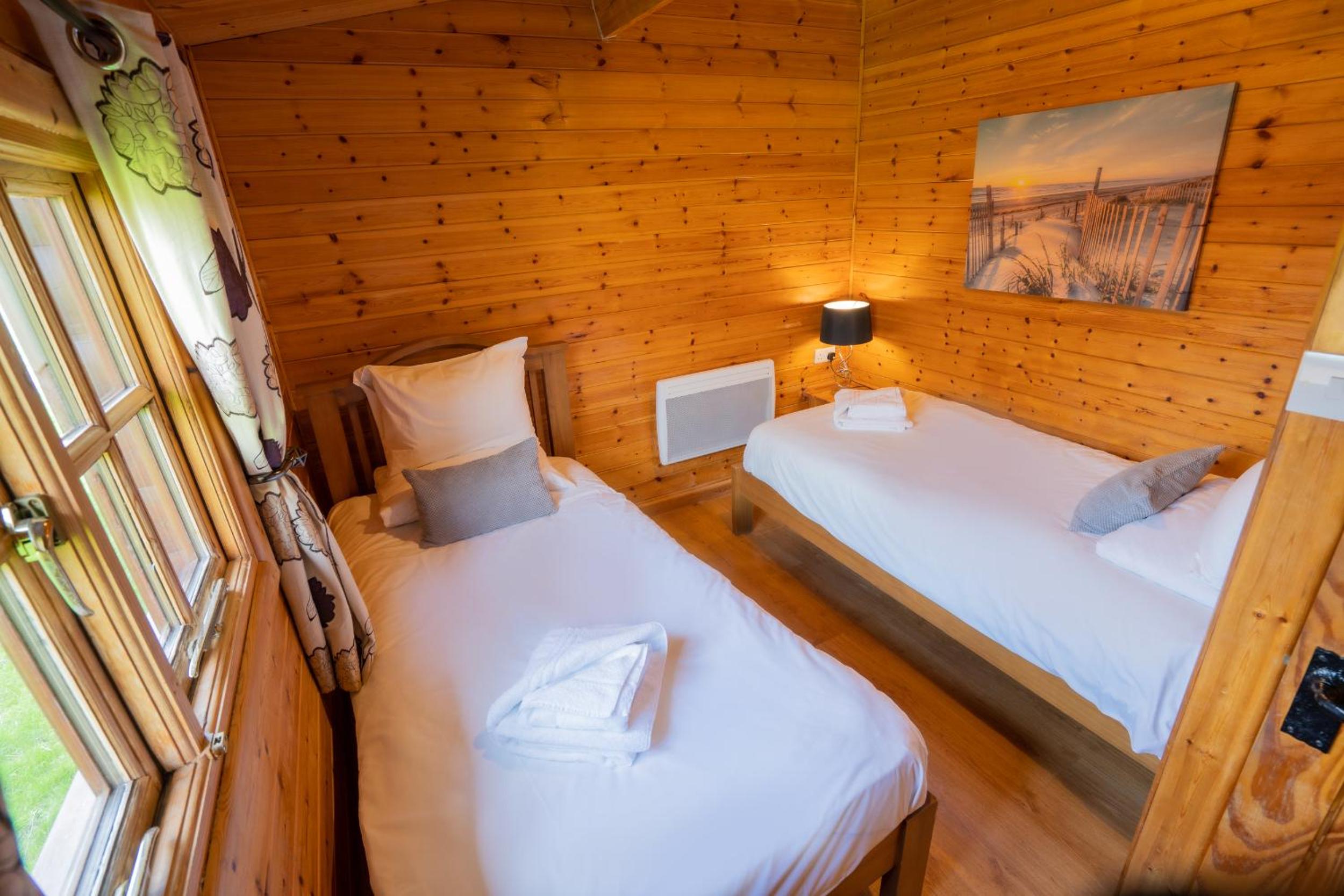 Medium Log Cabin - Pet Friendly