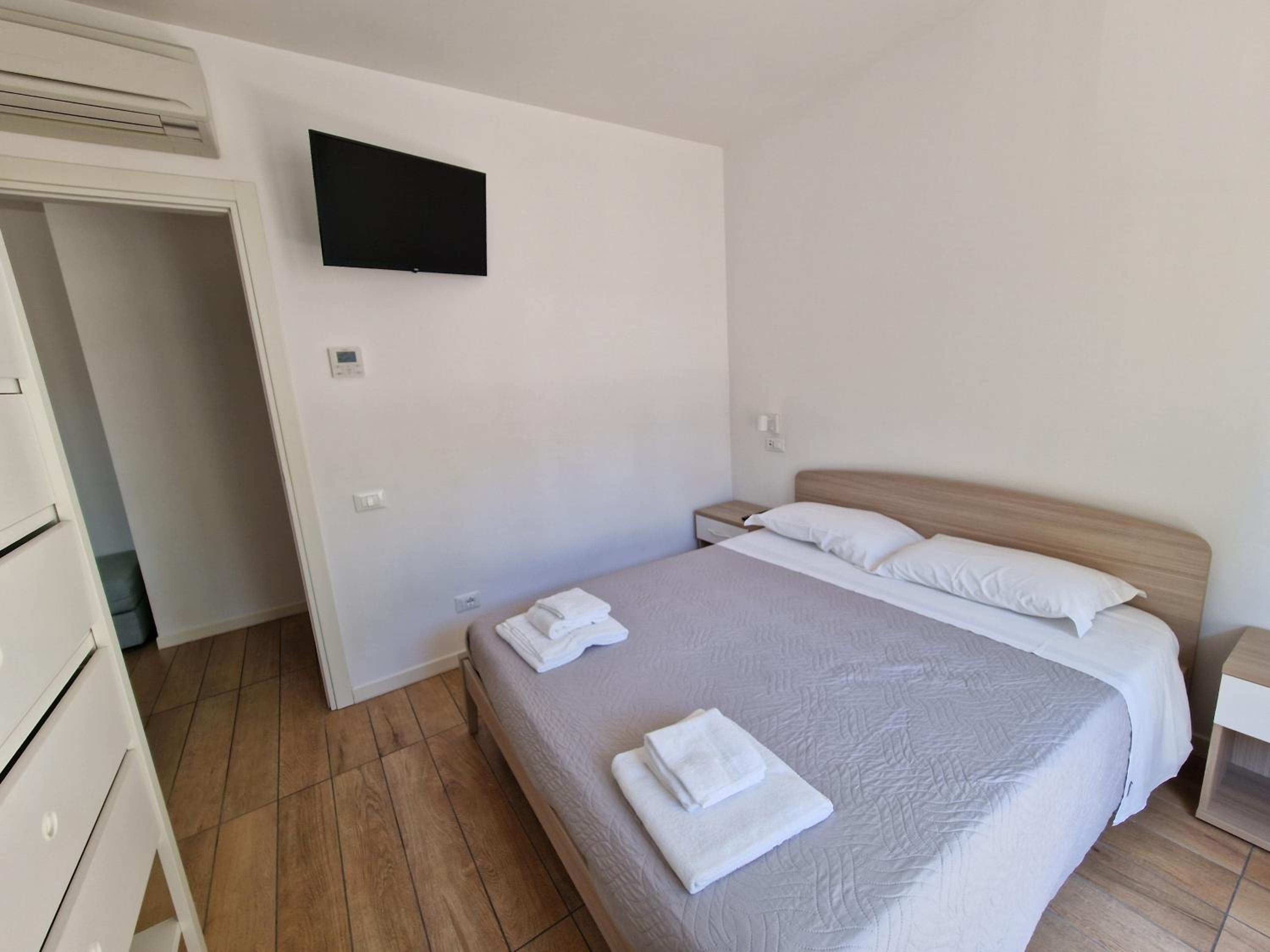 One-Bedroom Apartment with Balcony