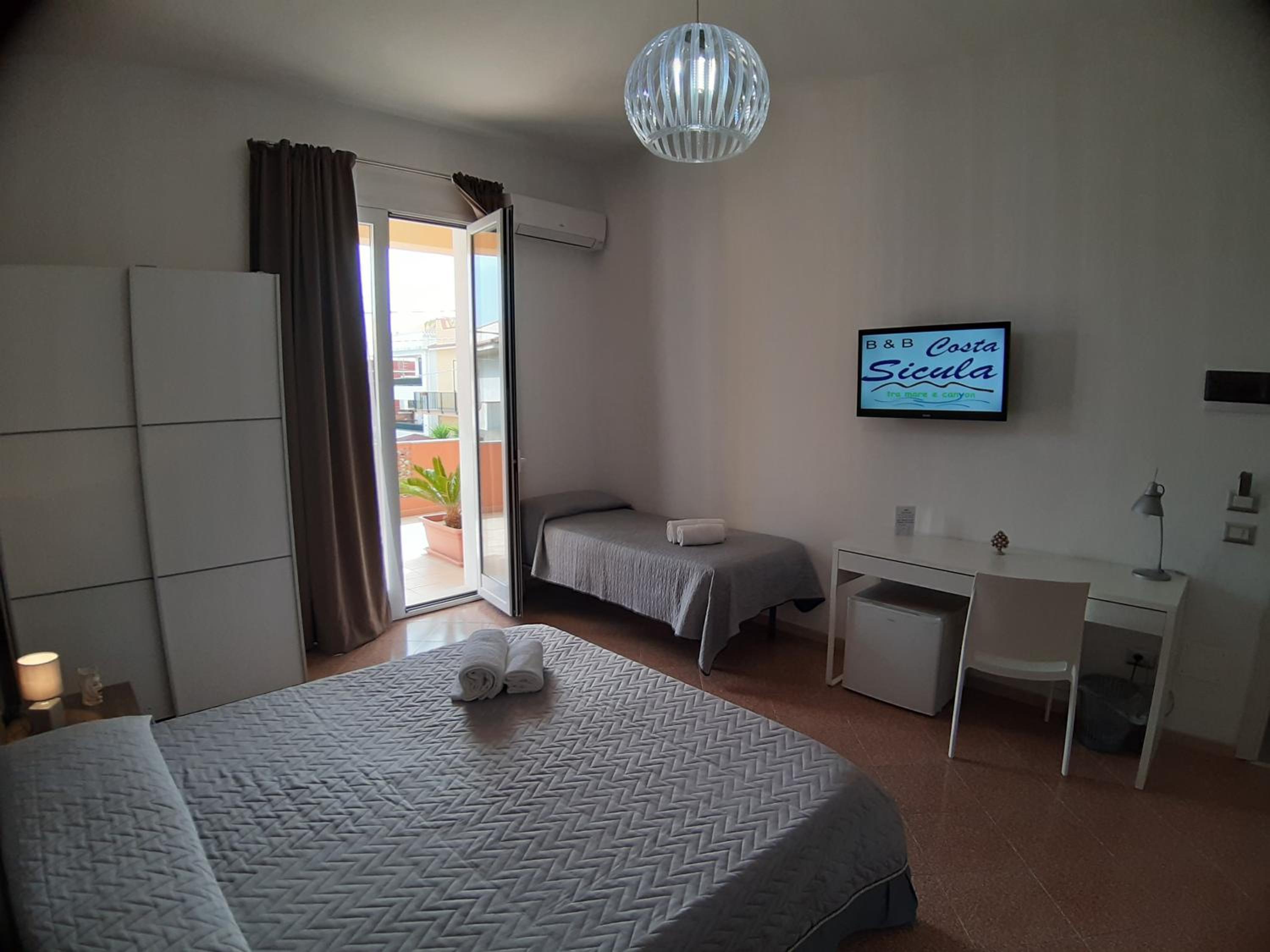 Superior Triple Room with Sea View photo 2