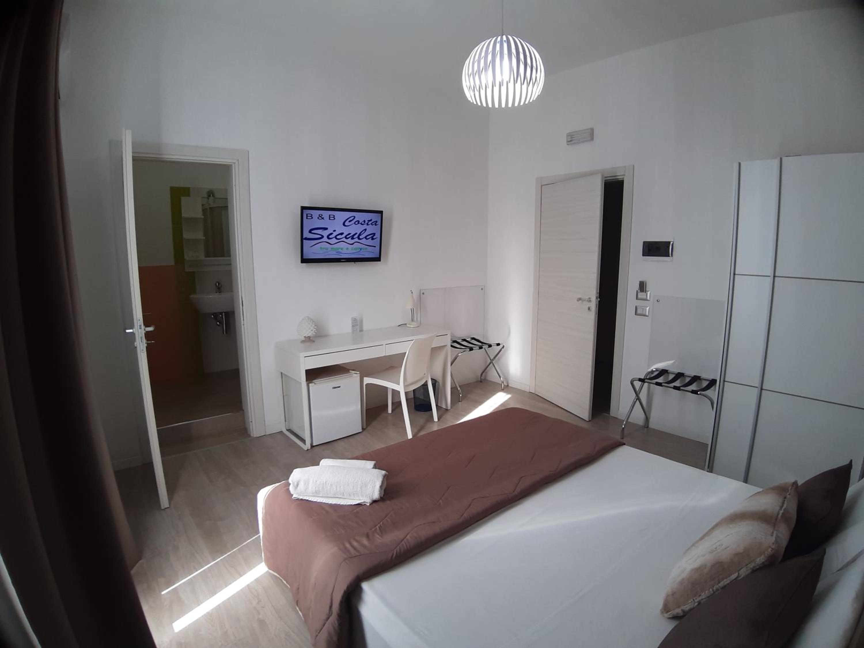 Double Room with Balcony photo 2