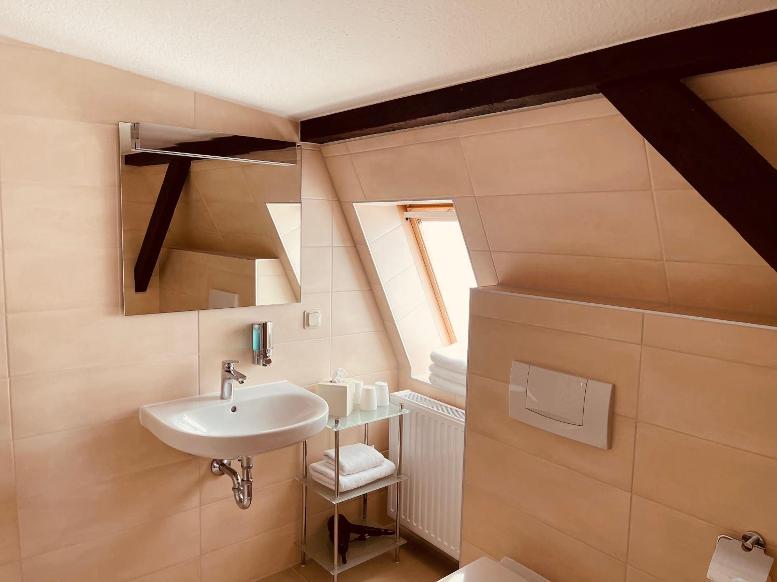 Double Room - Attic - Photo 7