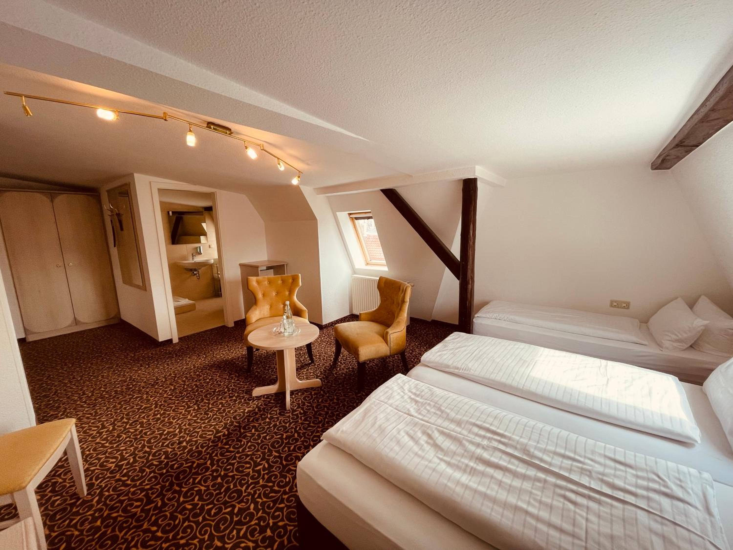Double Room - Attic - Photo 11