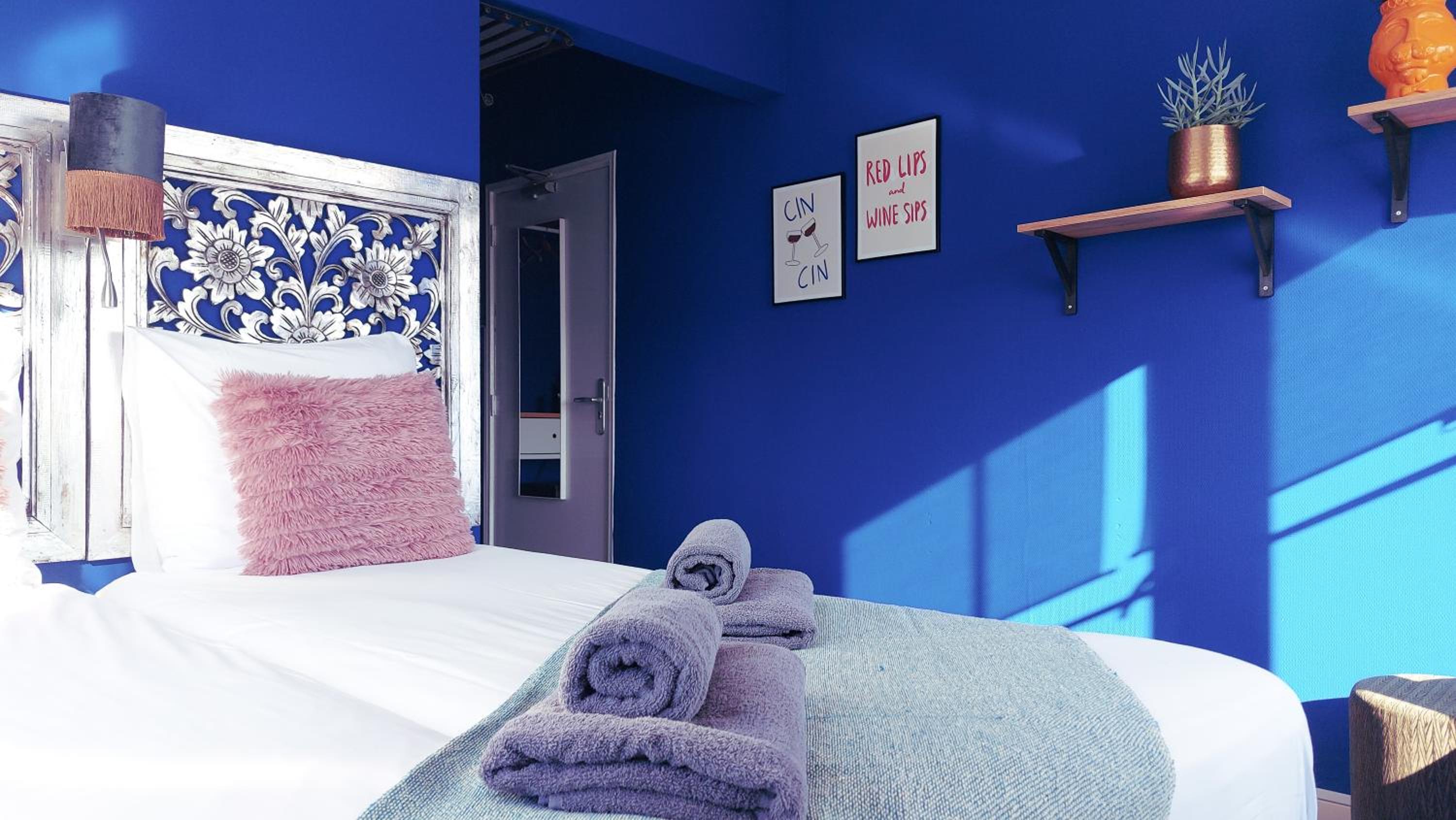 Twin Room with Balcony - Photo 5