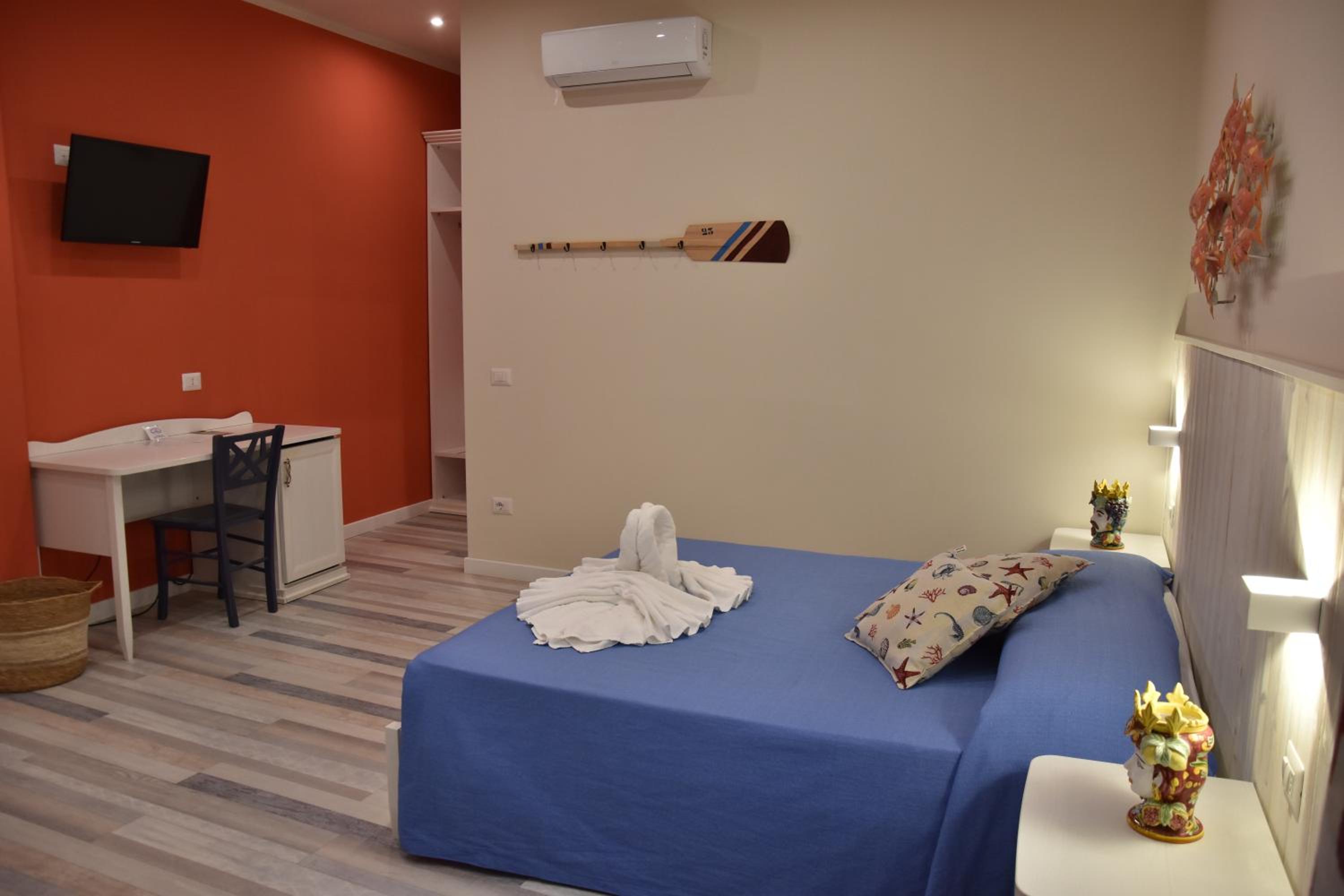 Triple Room with Private Bathroom photo 2