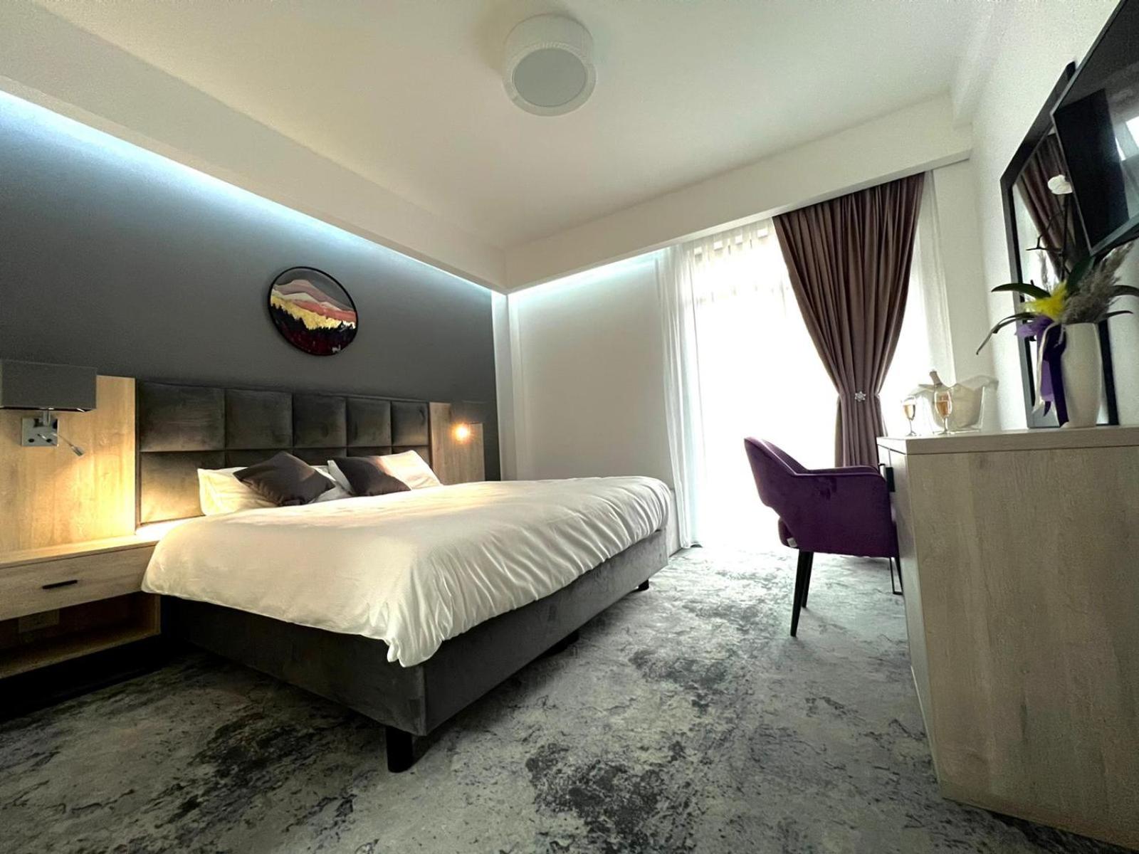 Double Room - Photo 3