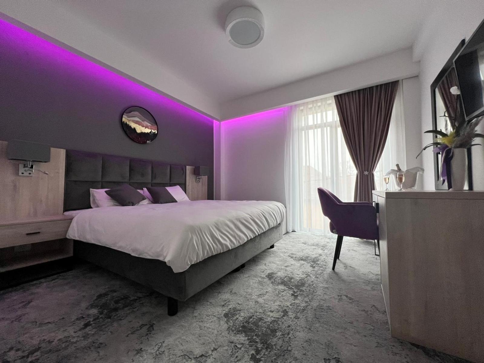 Double Room - Photo 5