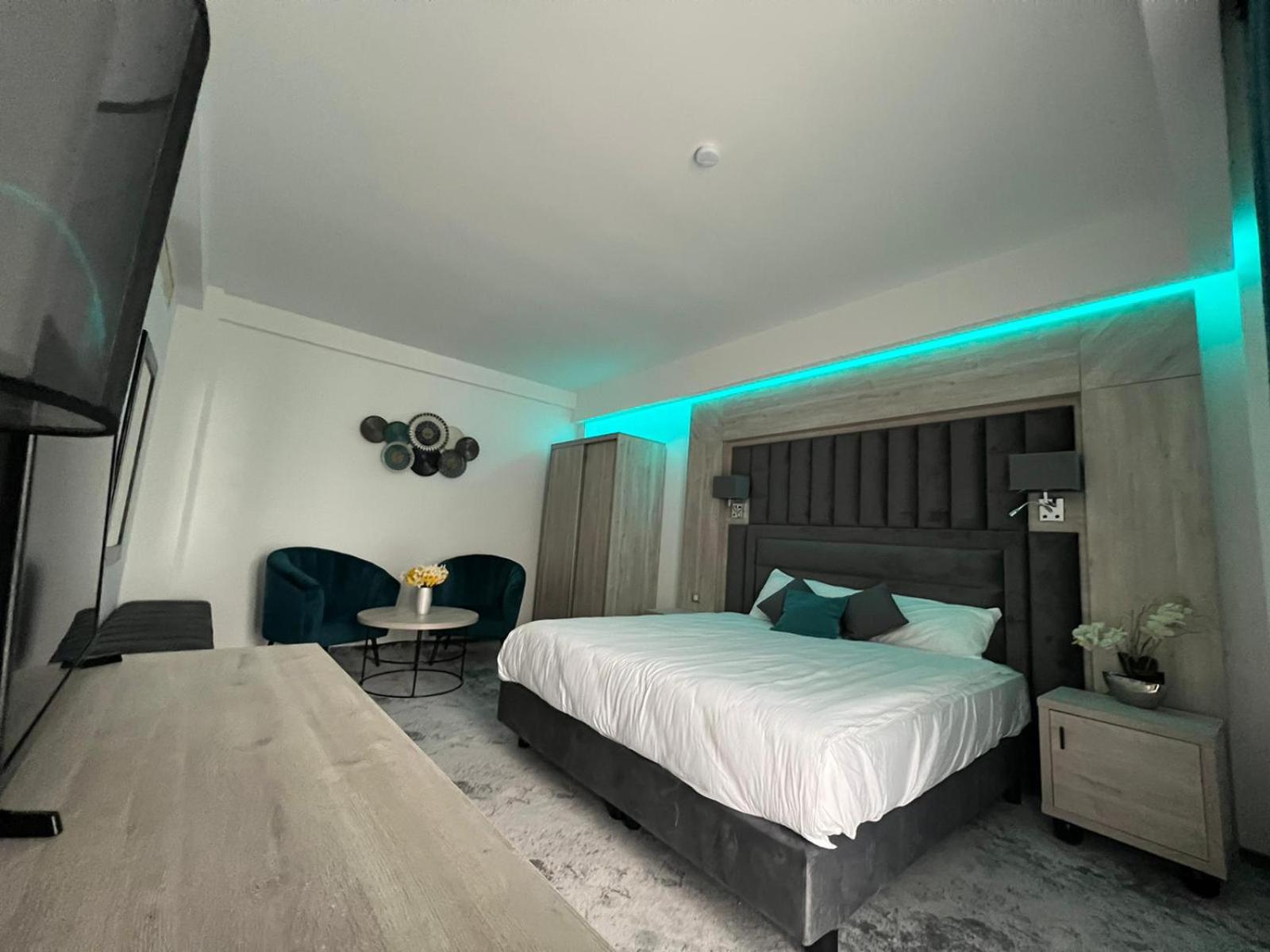 One-Bedroom Apartment - Photo 3