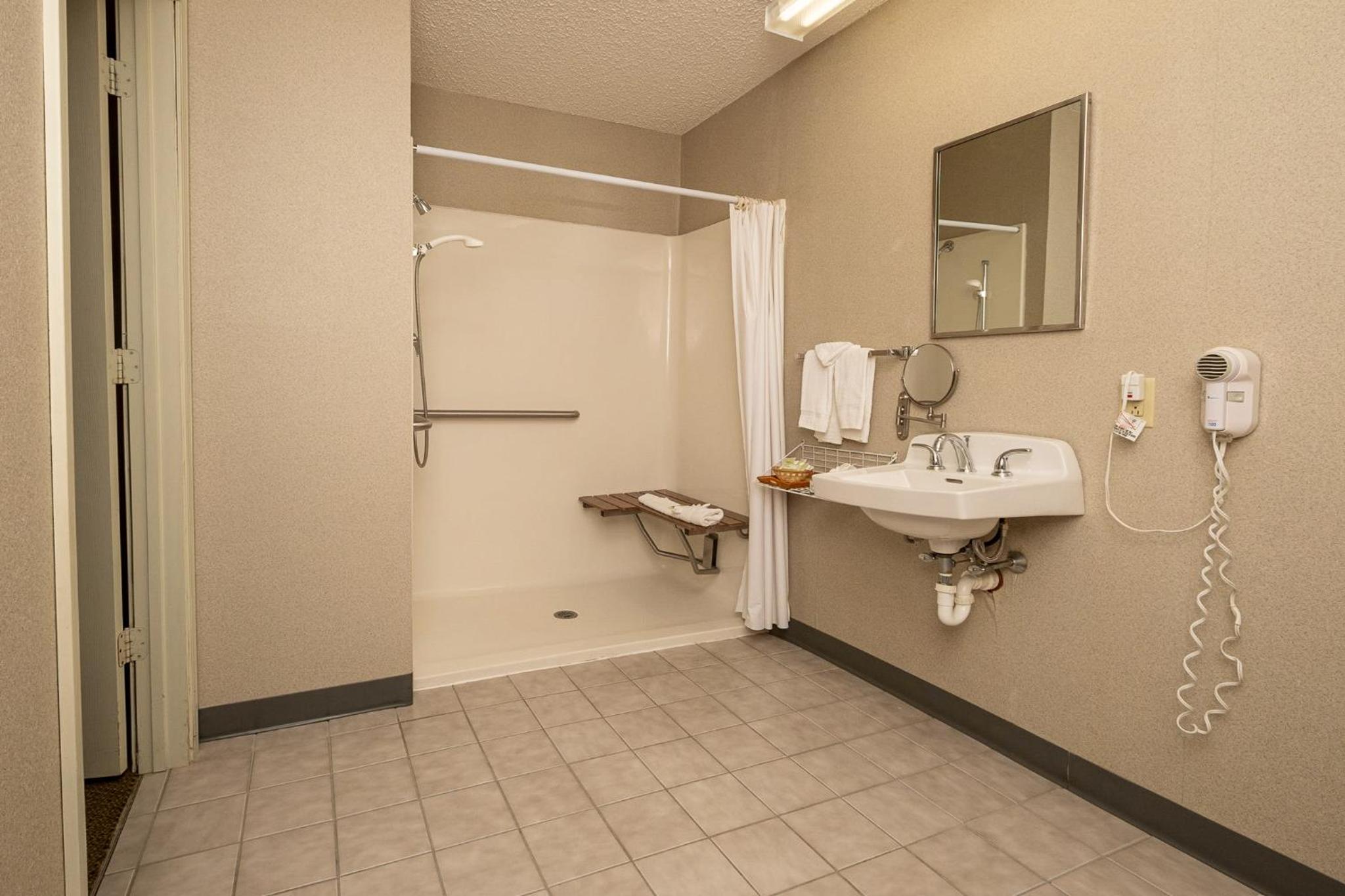 Single Room - Disability Access photo 3