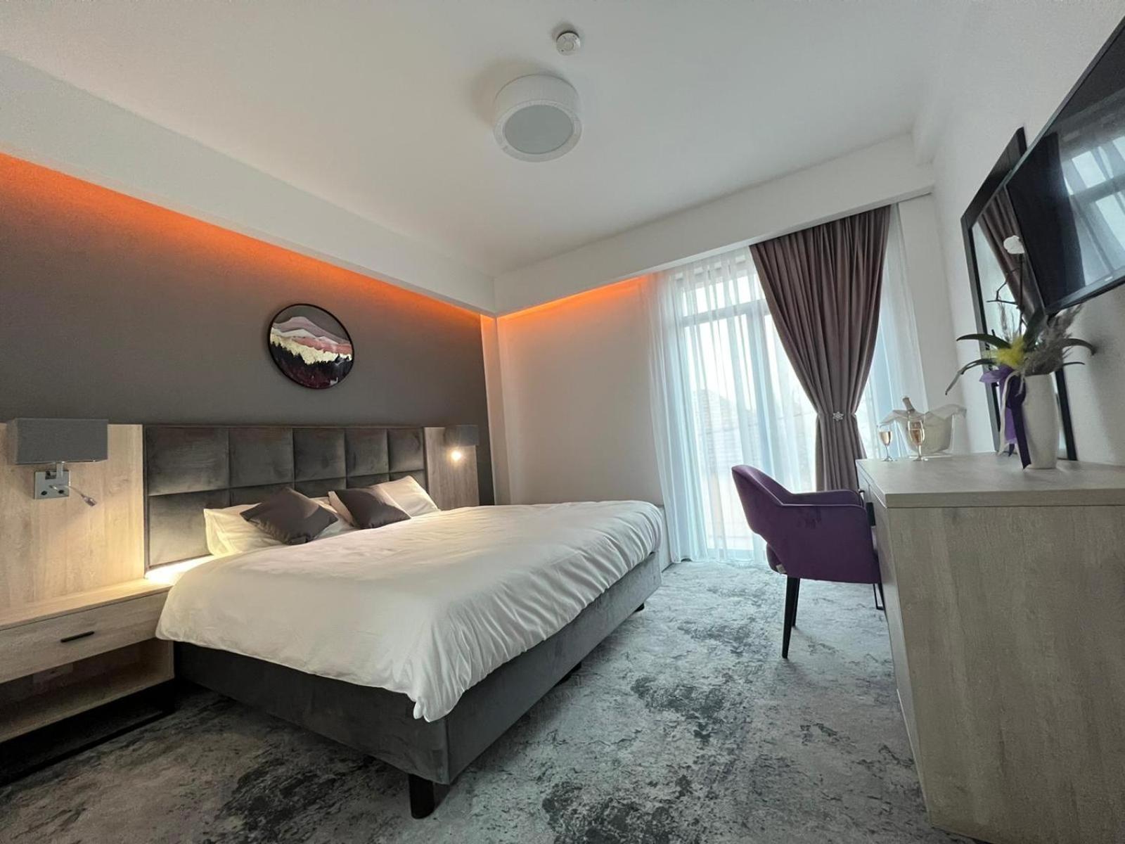 Double Room - Photo 10