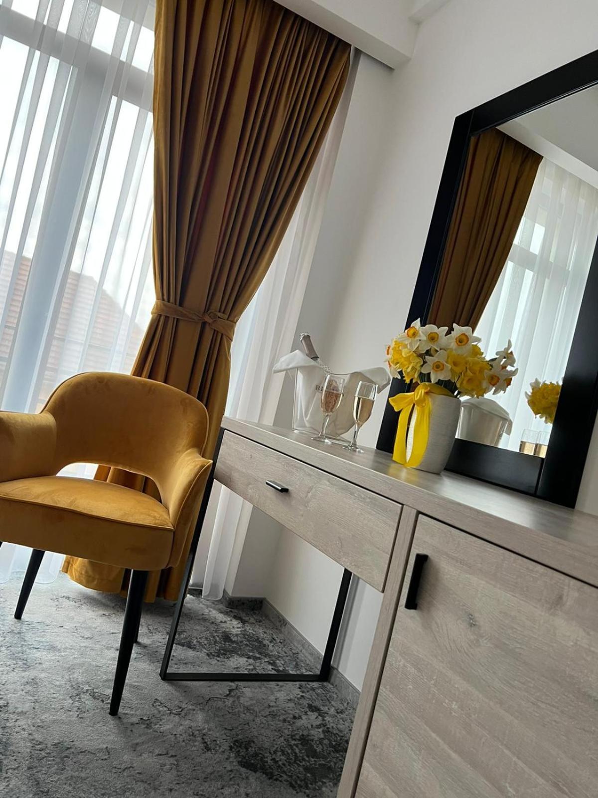 Double Room - Photo 8