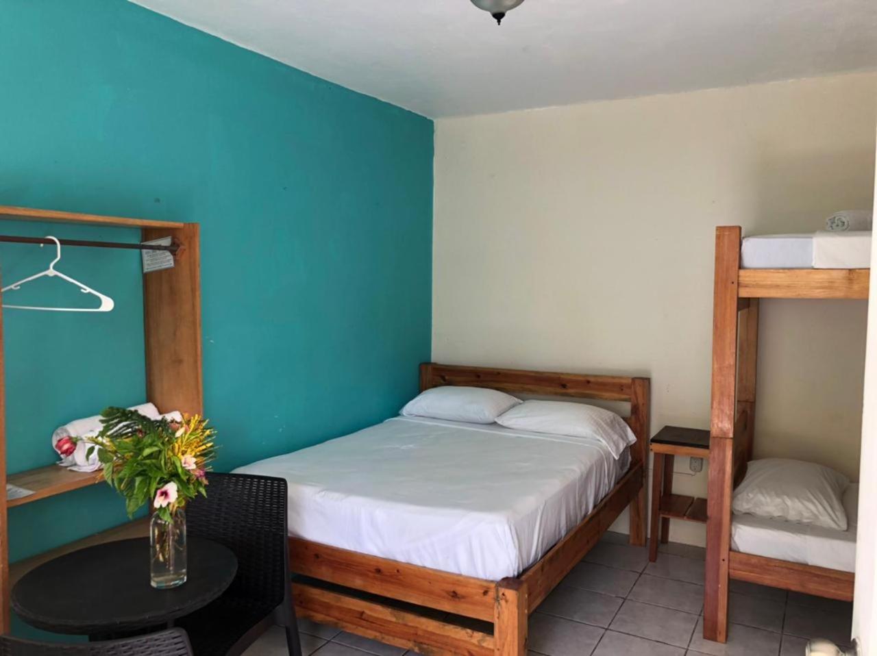 Quadruple Room with Private Bathroom photo 2