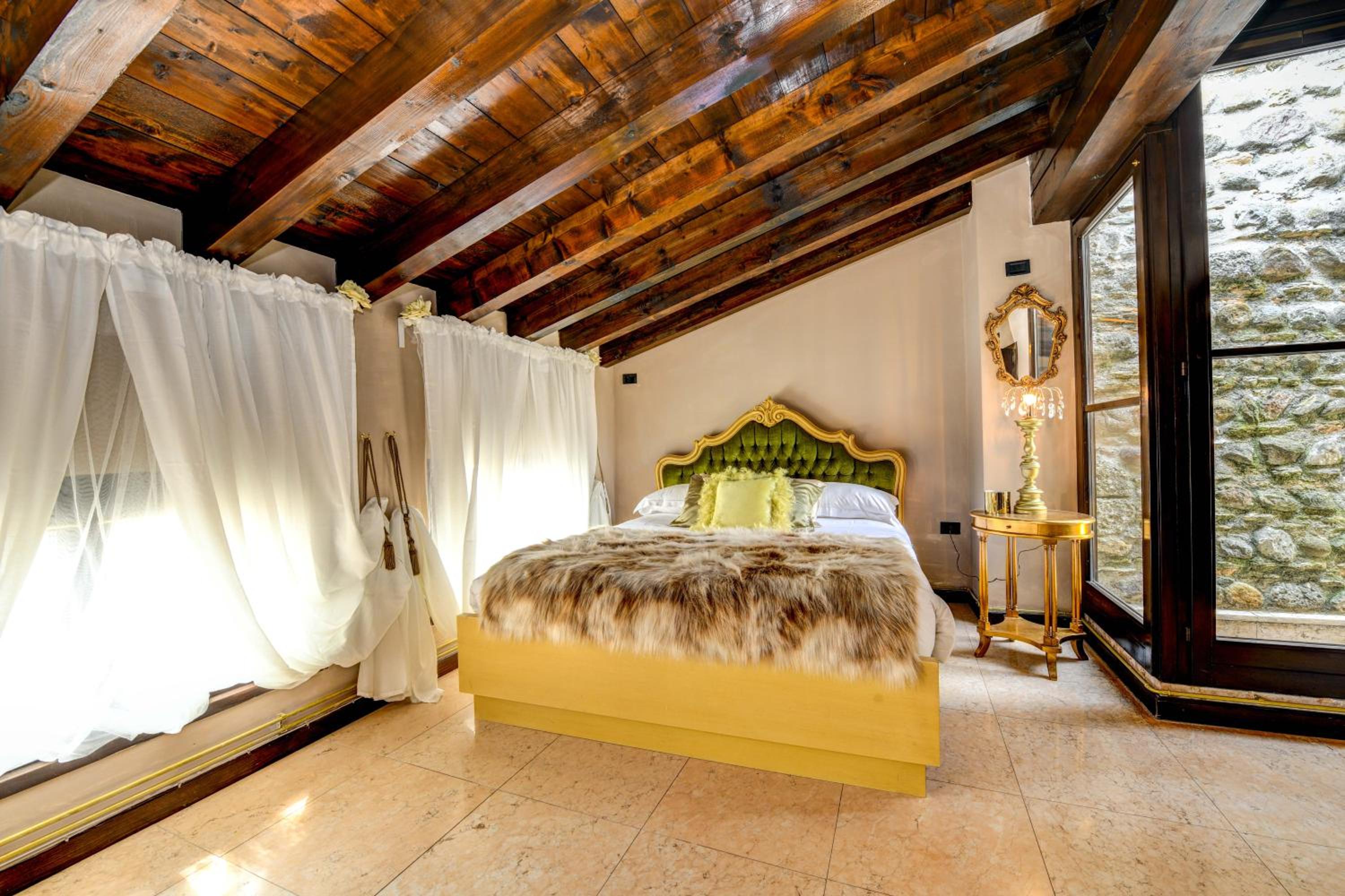 King Room with Lake View photo 1