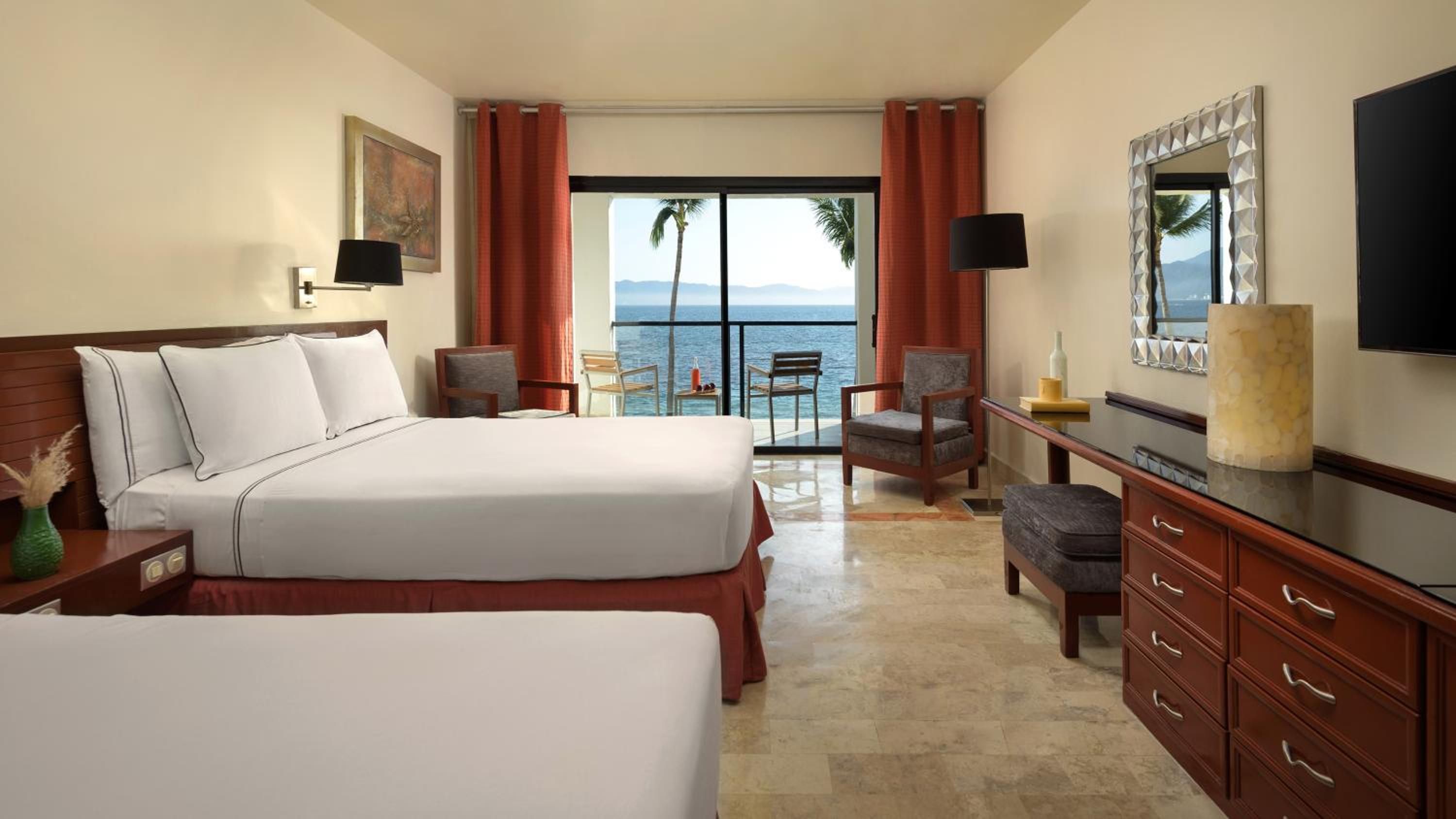 Premium Ocean Front Room  - Photo 6