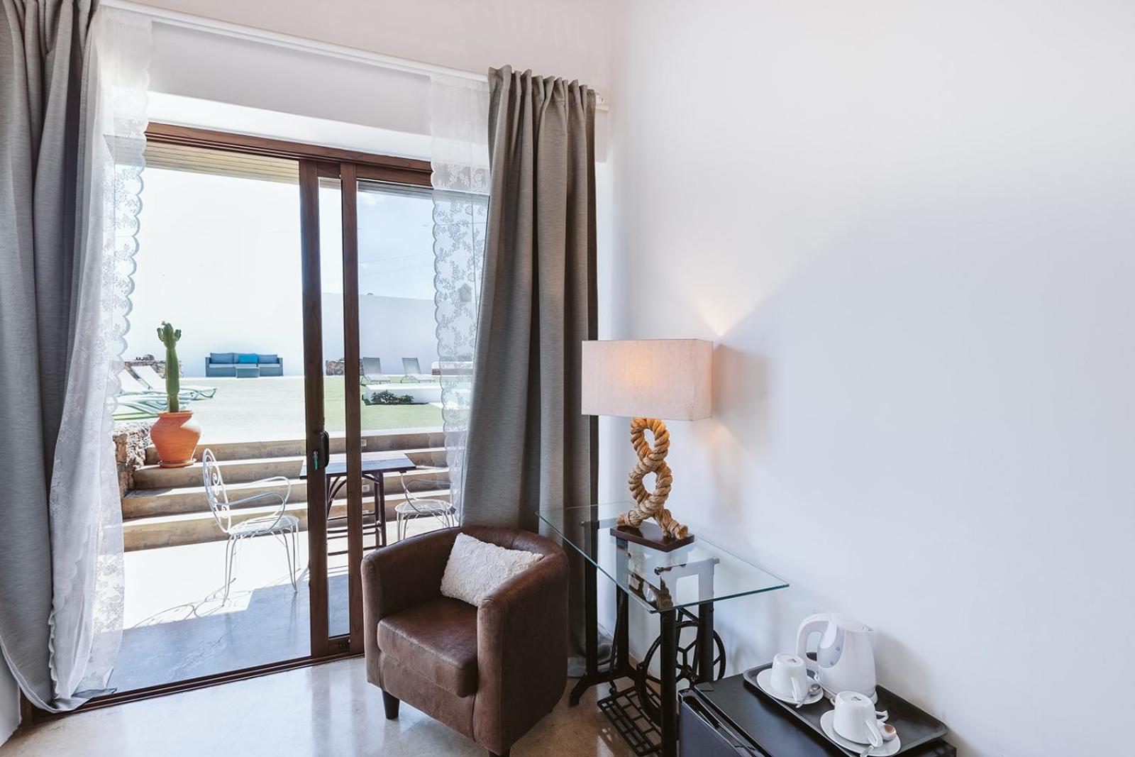Habitación Doble con Vista a la Piscina