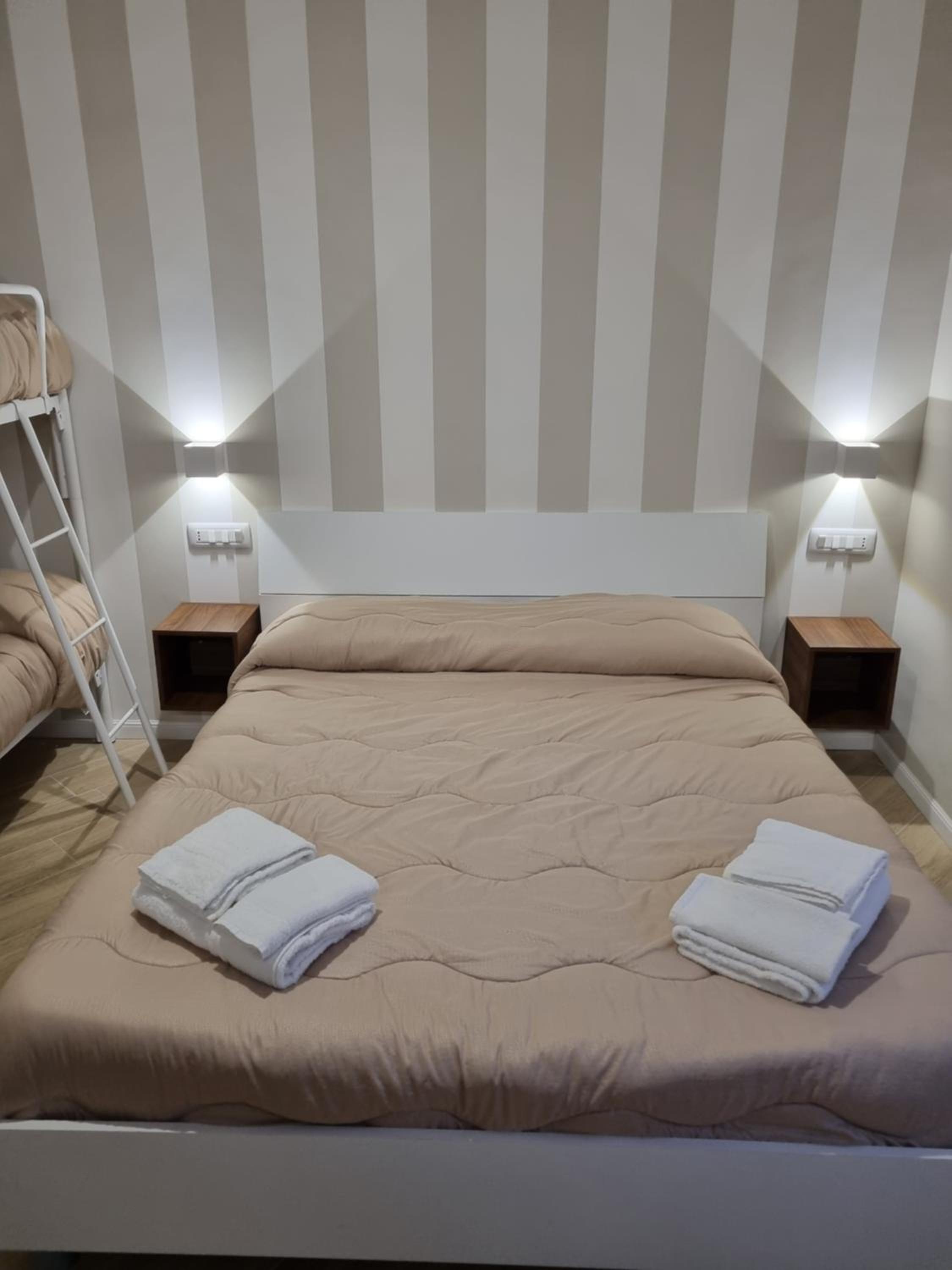 One-Bedroom House - Photo 46