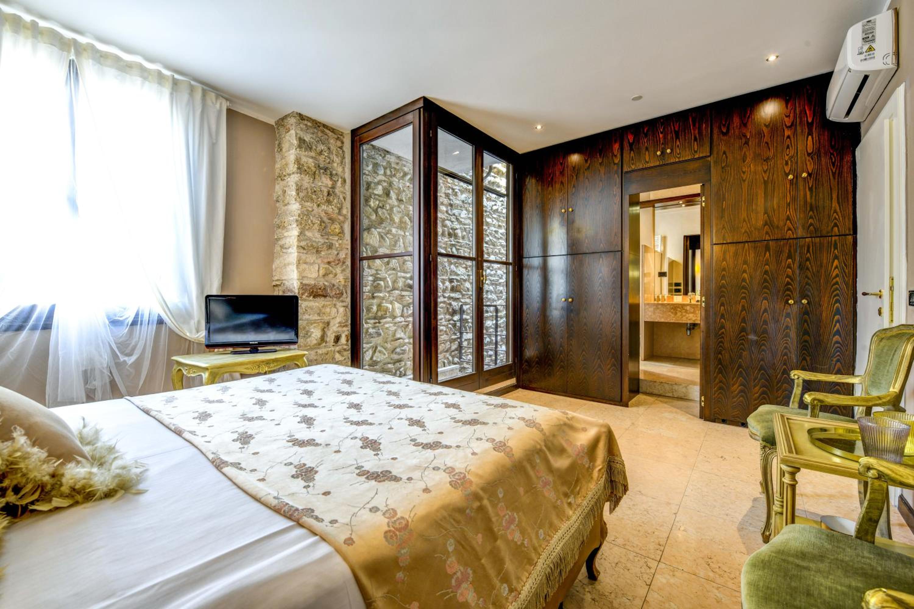 Deluxe Queen Room photo 1
