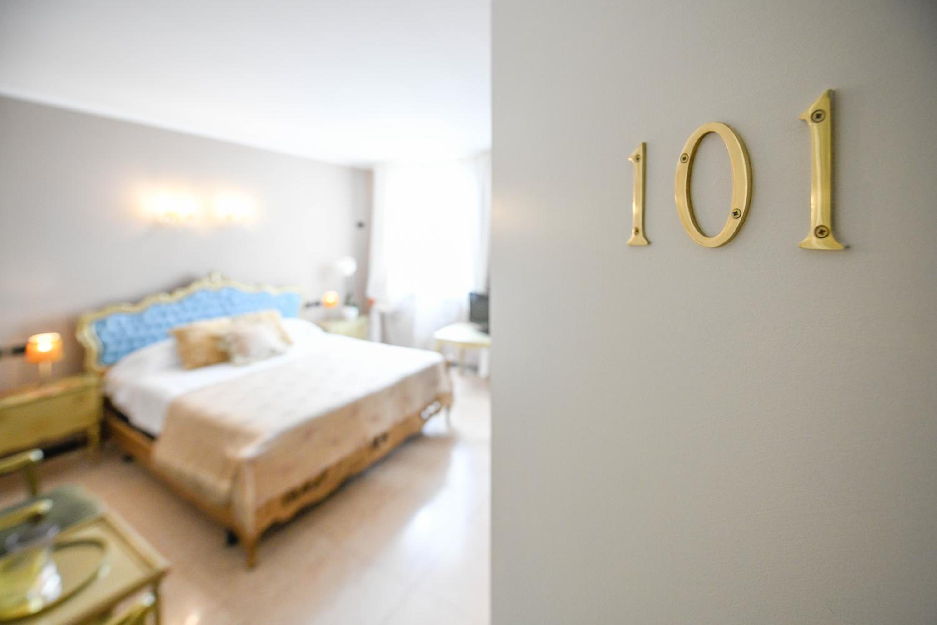 Deluxe King Room photo 3