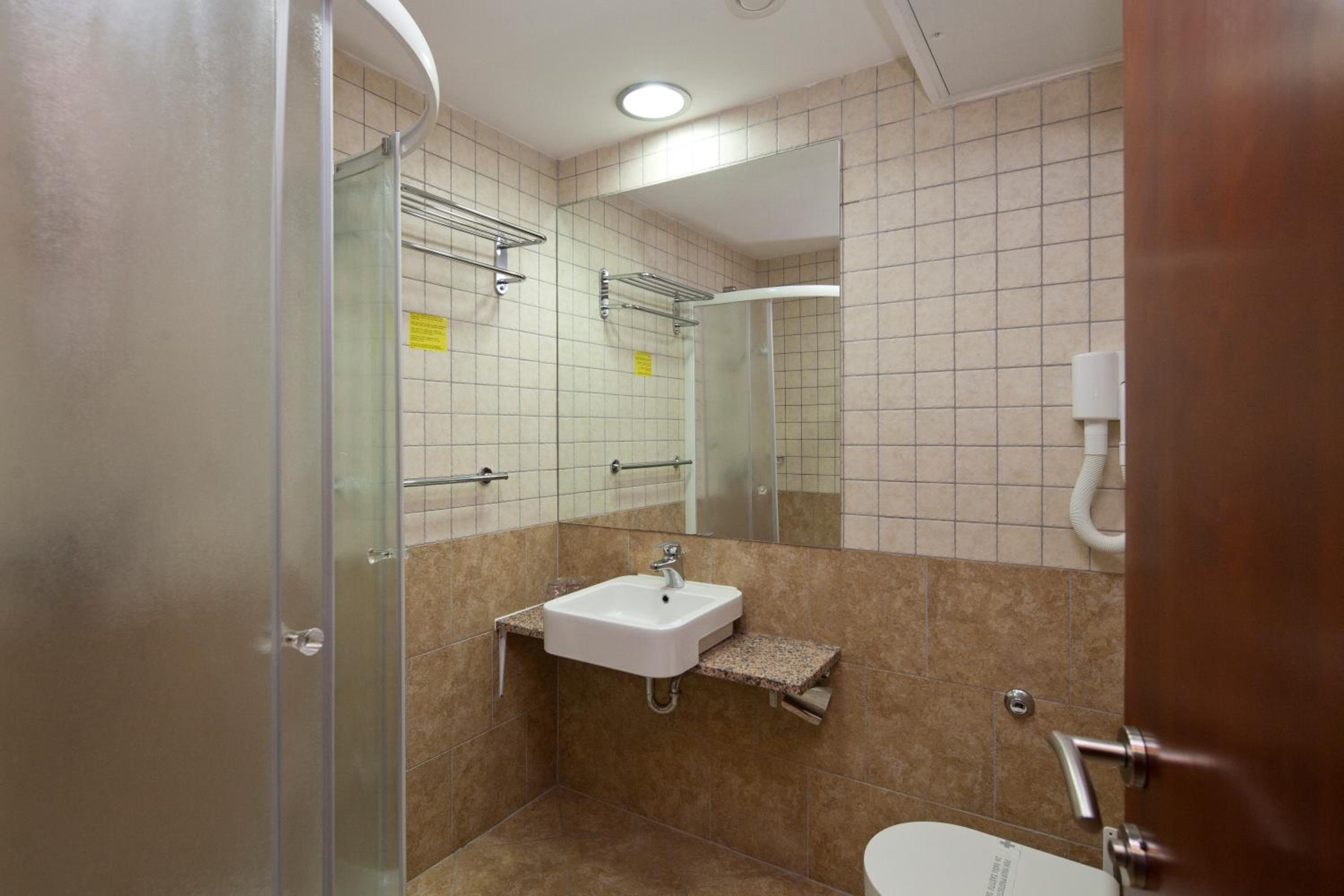 Standard Double or Twin Room - Annex - Photo 9