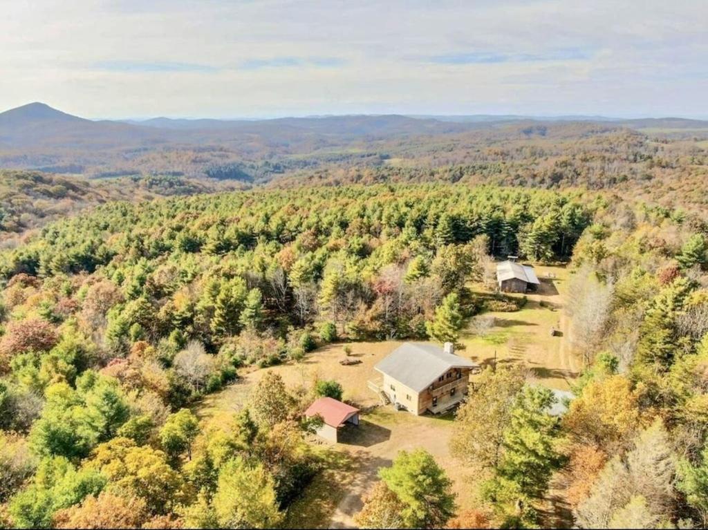 Five-Bedroom House photo 2