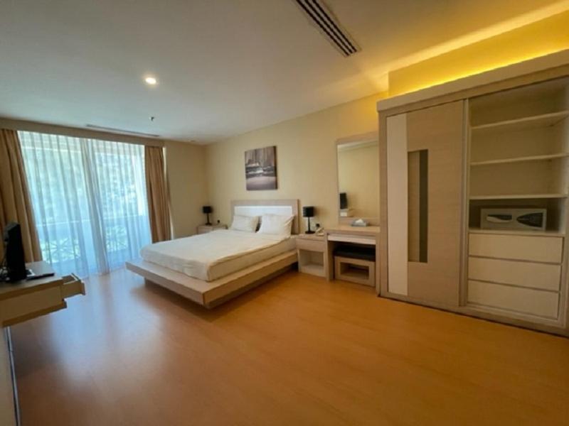 Three-Bedroom Apartment - Photo 4