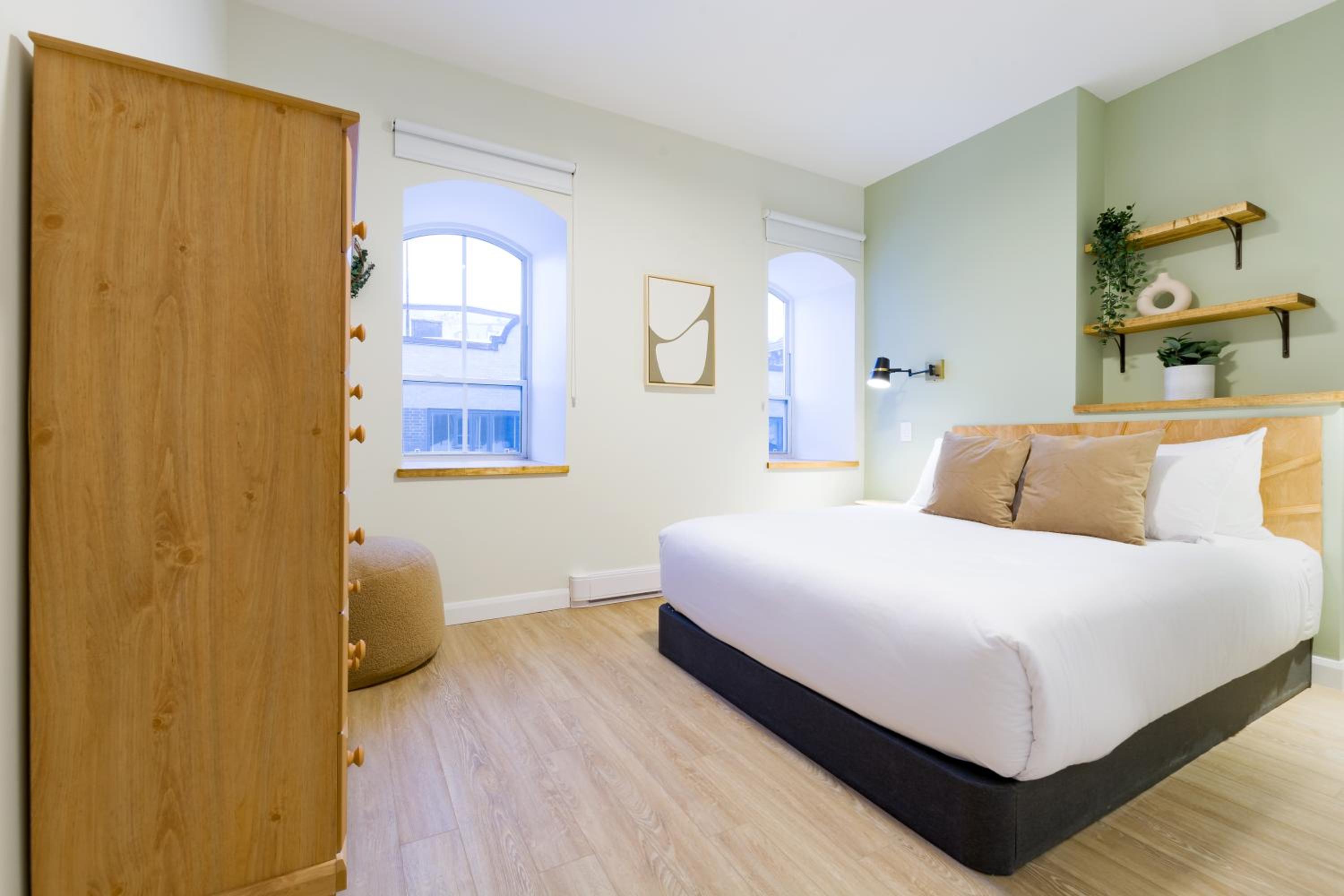 4-405 One-Bedroom Apartment - View to St Joseph Street - Photo 2