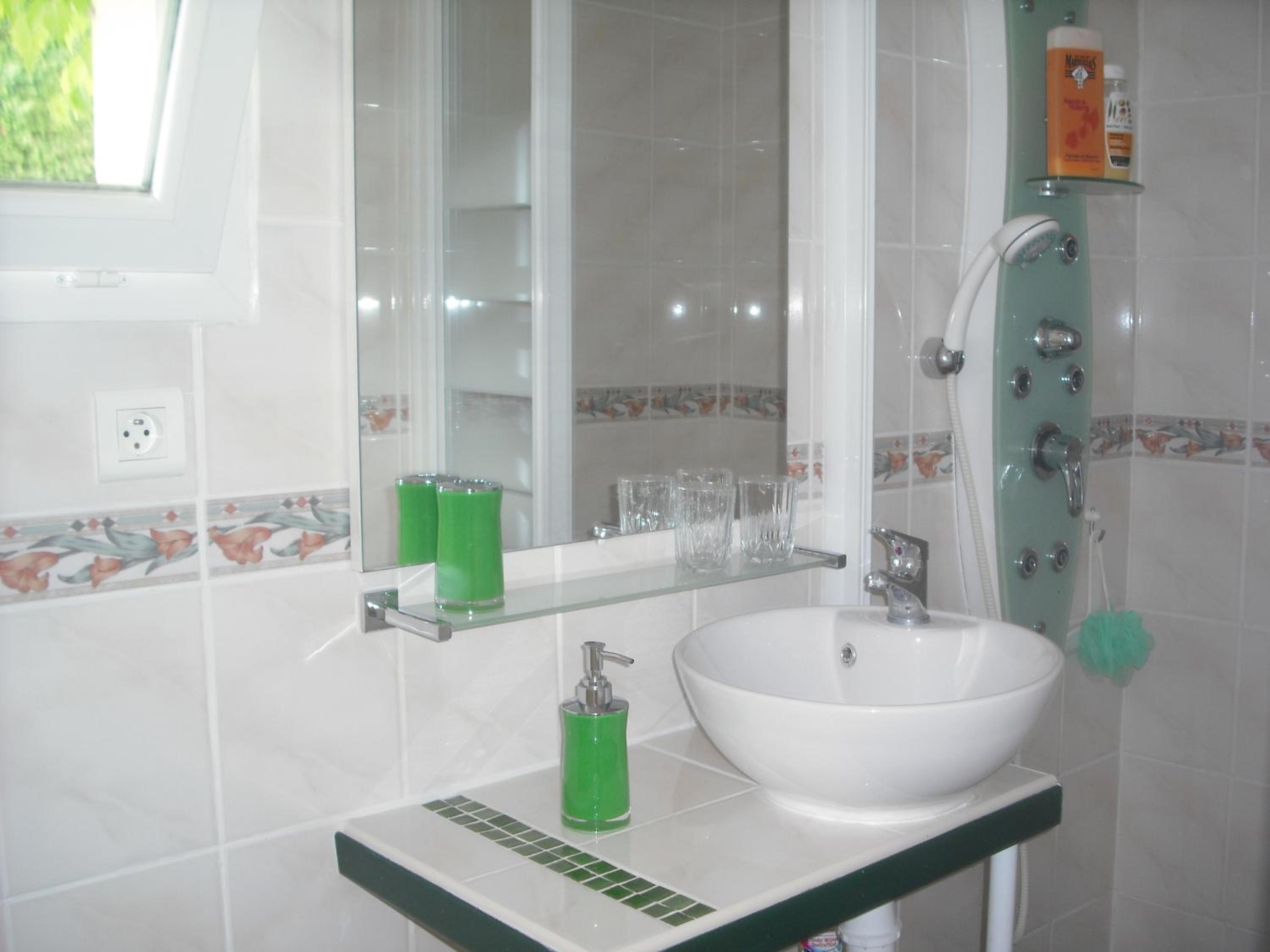 Double Room with Private Bathroom - Photo 3