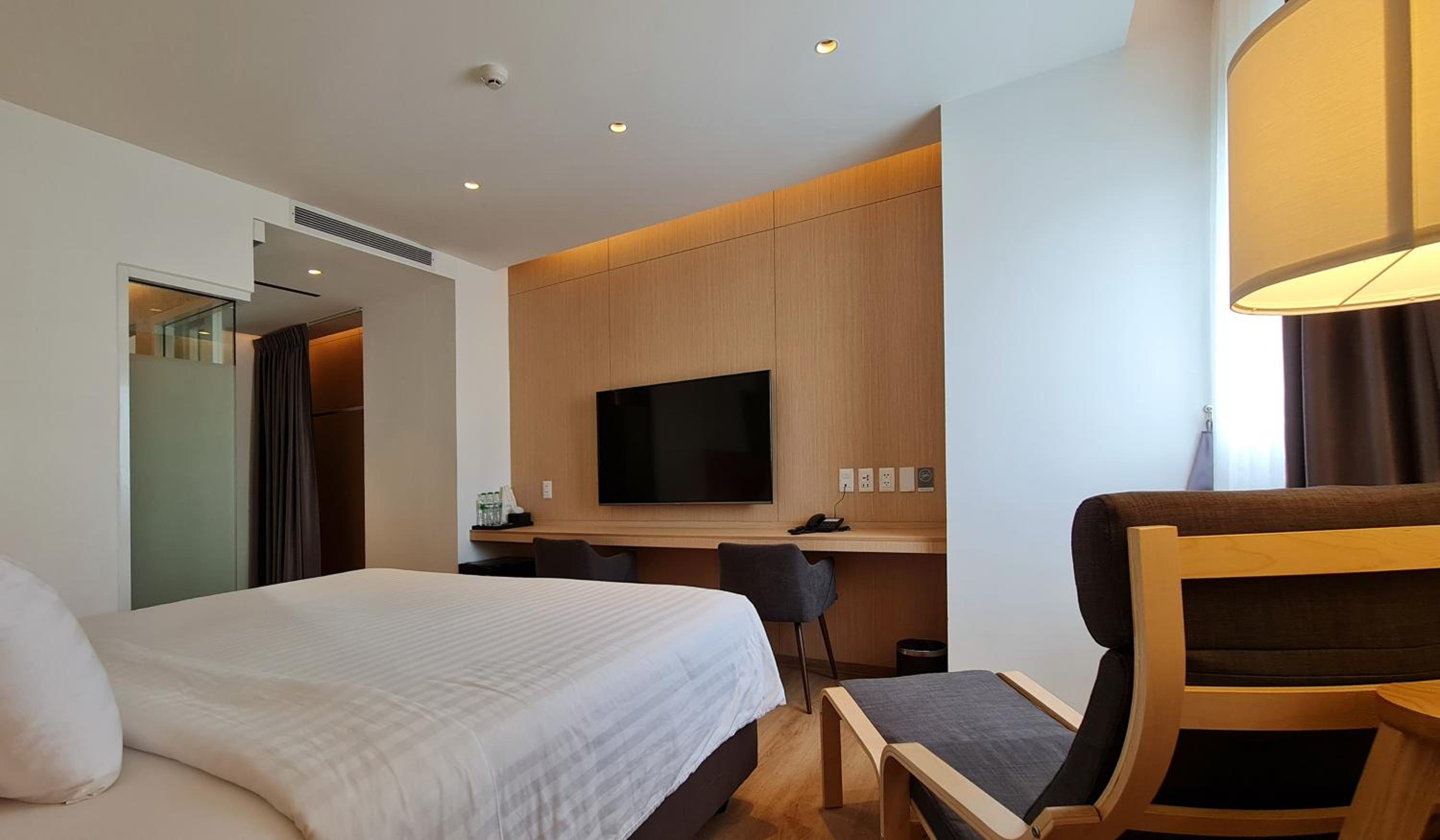 Superior King Suite photo 3