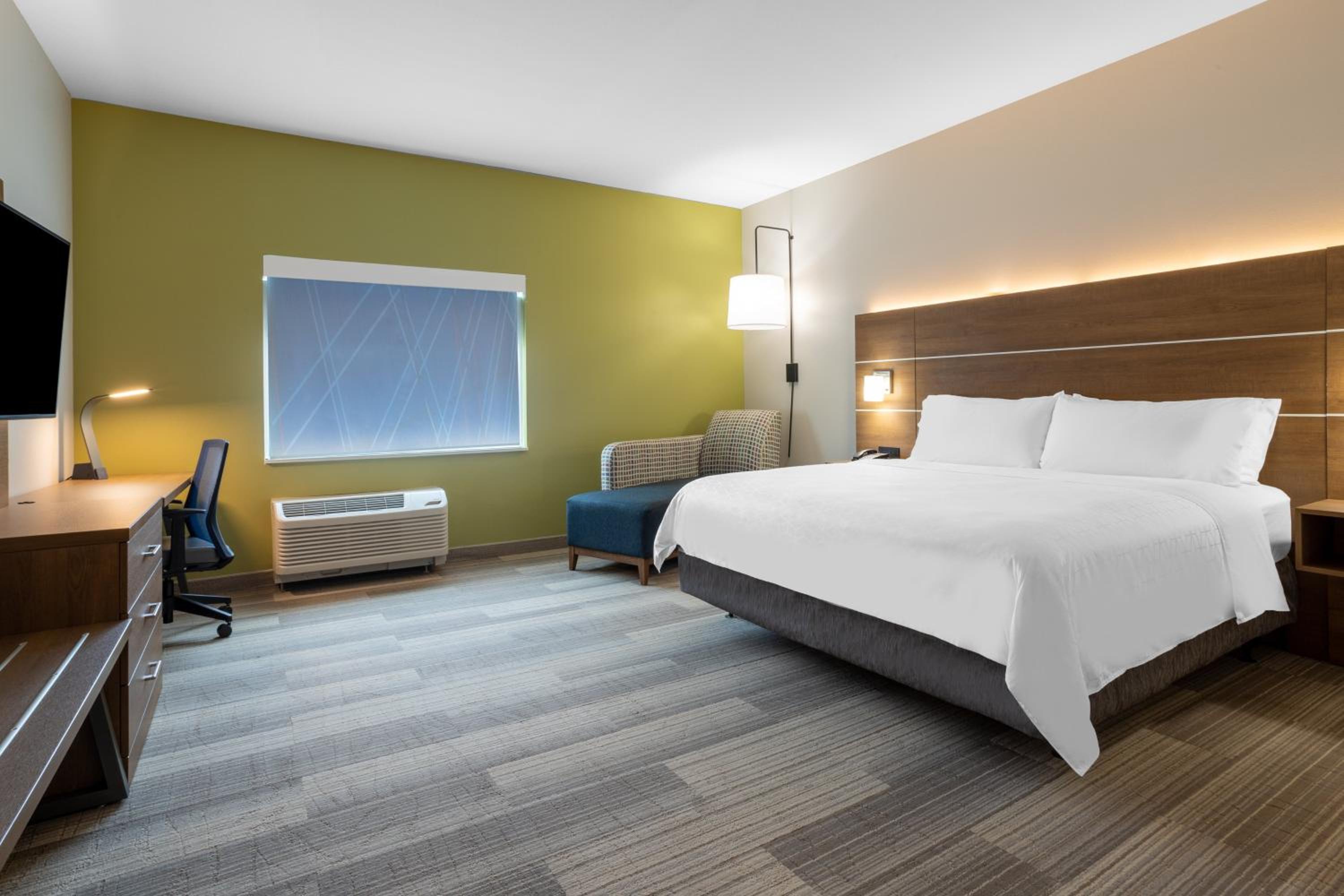 Standard King Room - Photo 4