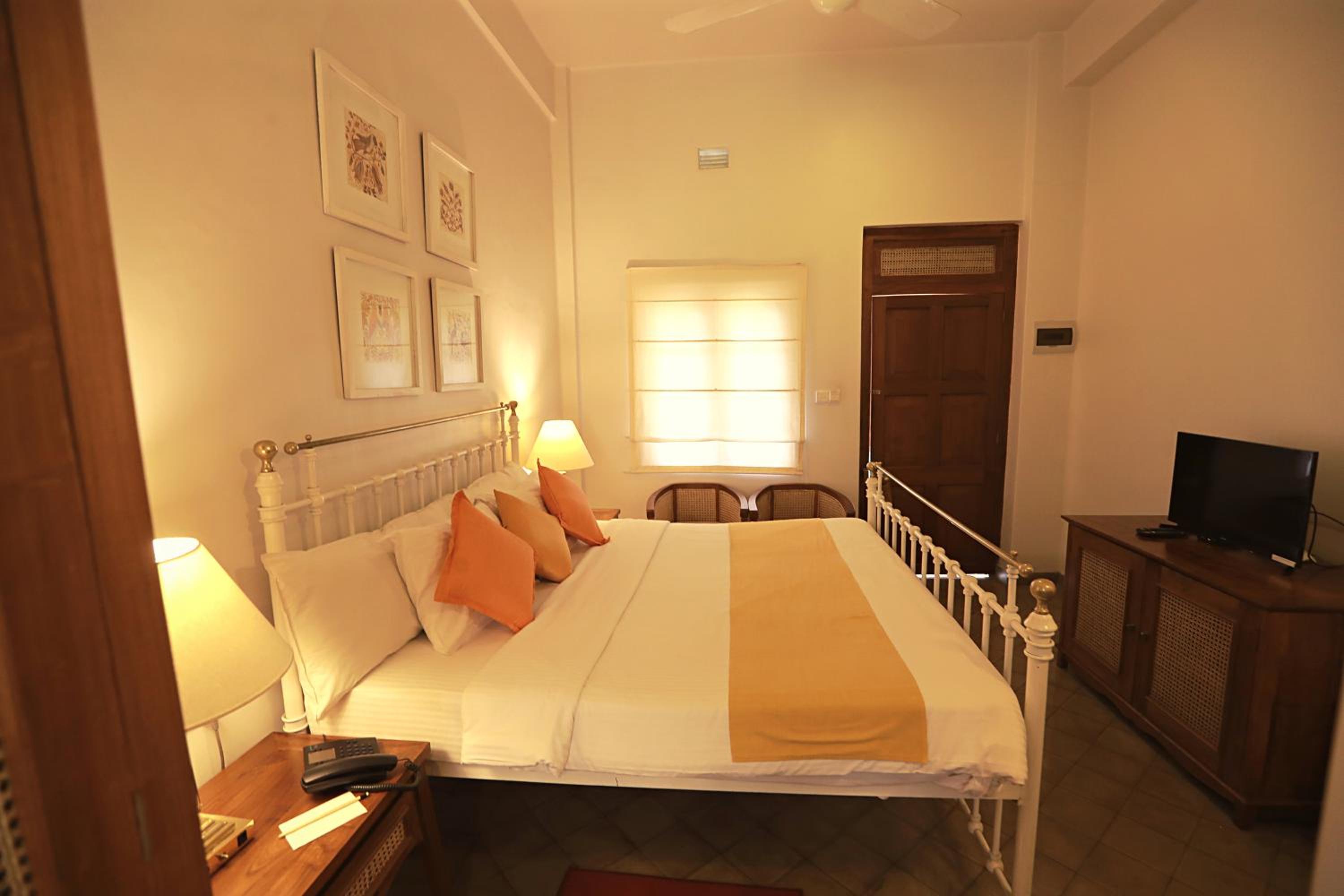 Deluxe Double Room + Early check-in/Late check-out on availability + FREE DROP off at Railway Station + 20% discount on Adisham Bungalow Excursion photo 1