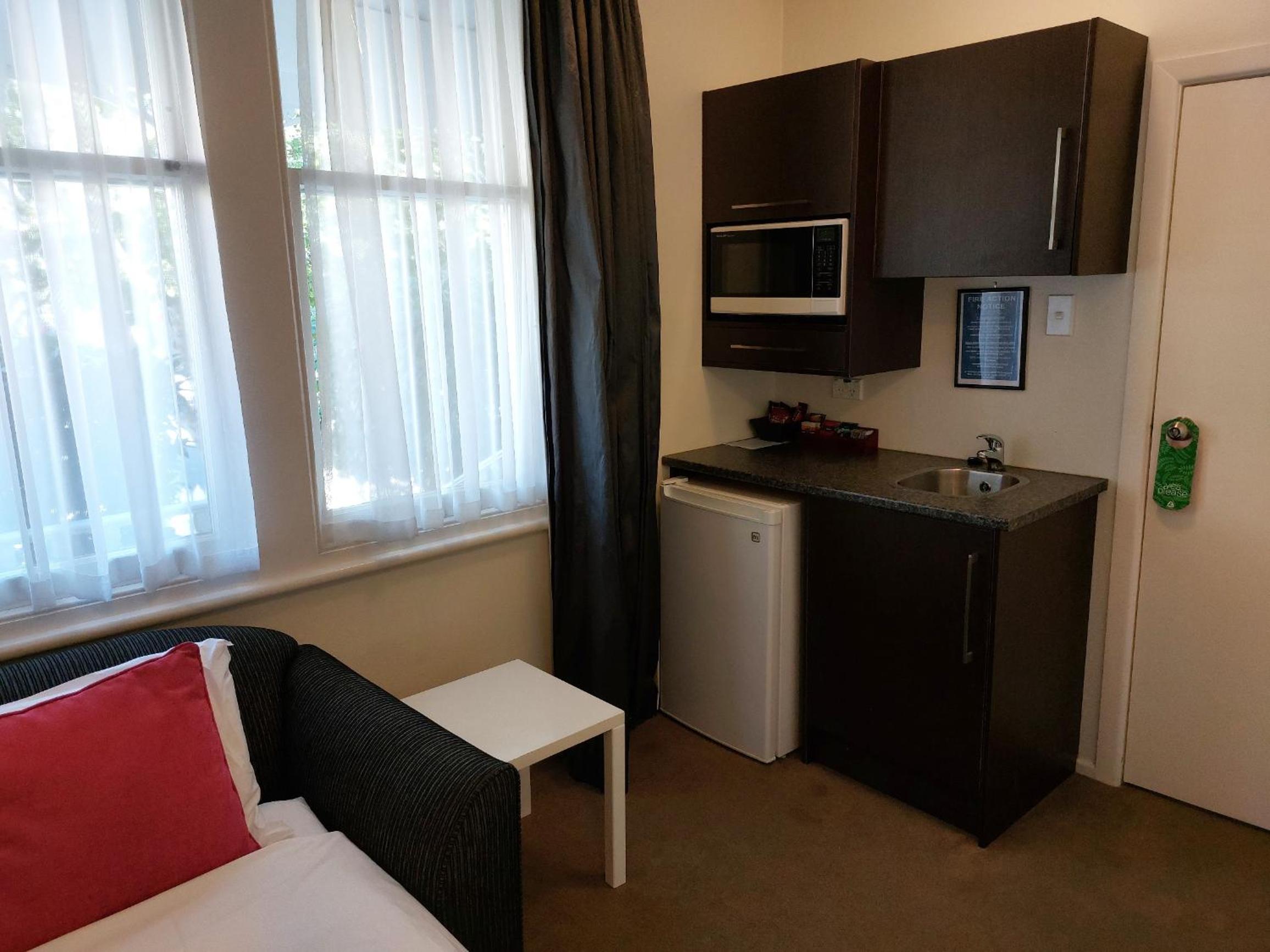 One-Bedroom Apartment - Photo 2