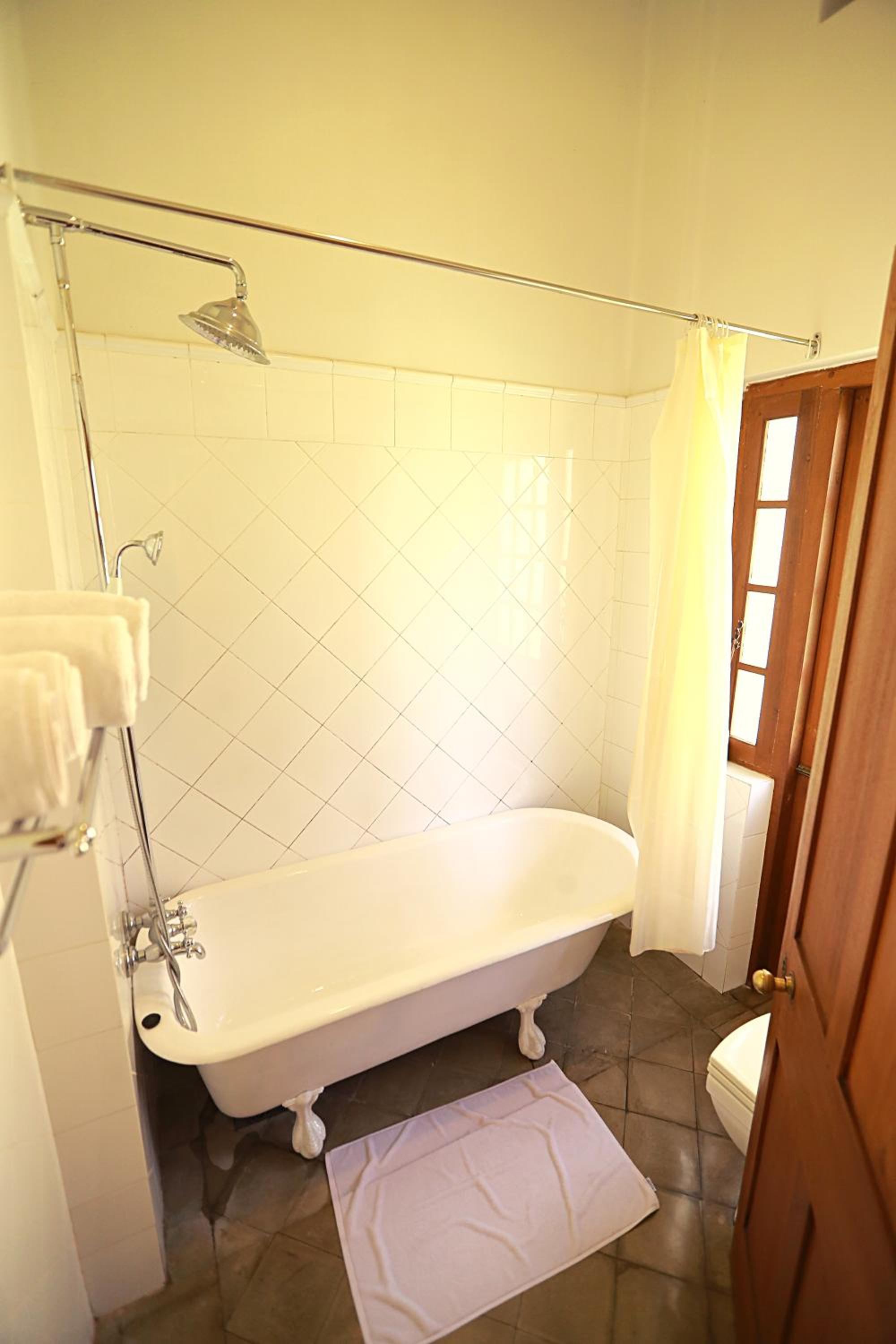 Deluxe Double Room + Early check-in/Late check-out on availability + FREE DROP off at Railway Station + 20% discount on Adisham Bungalow Excursion photo 3