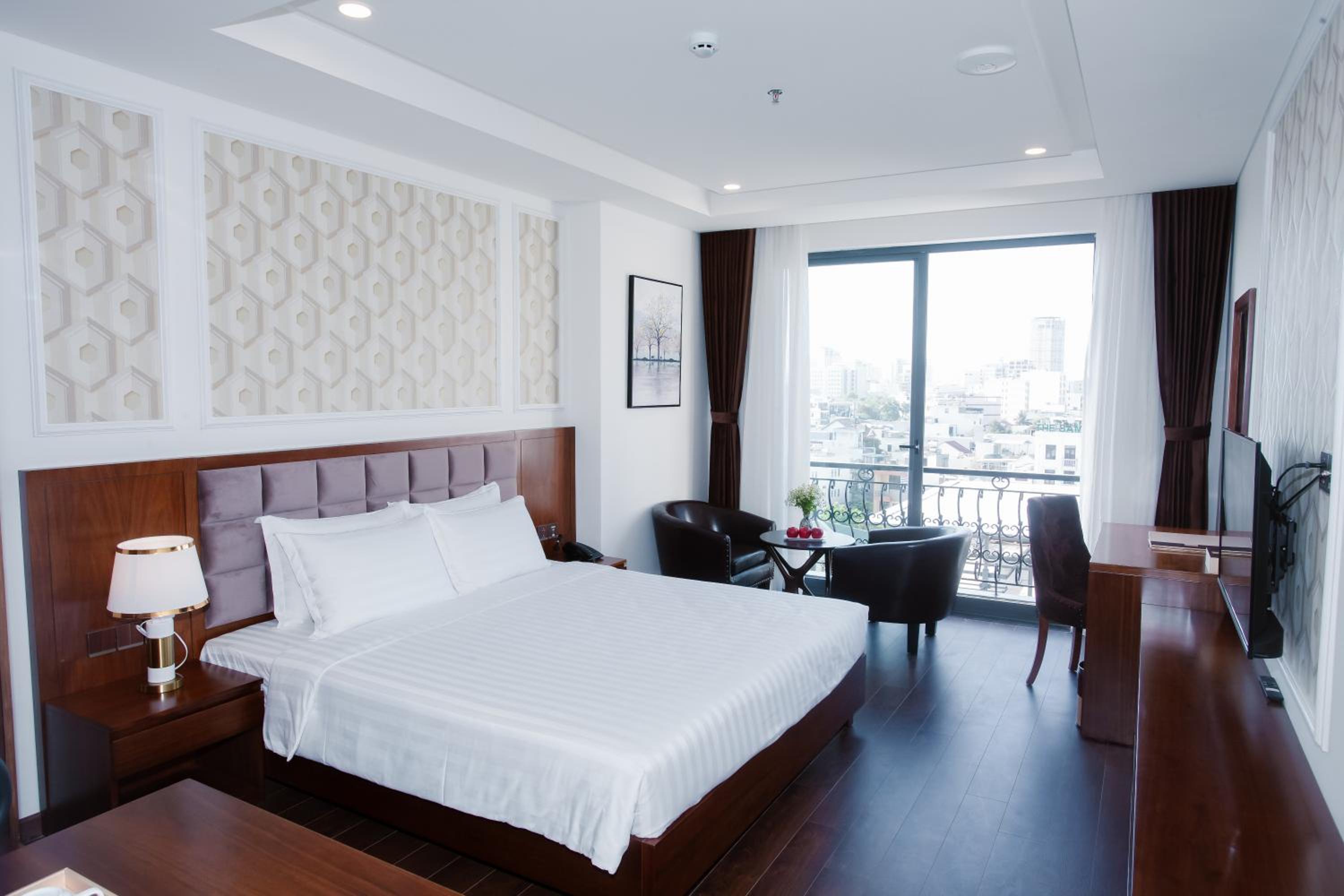 Twin Room with Balcony - Photo 3