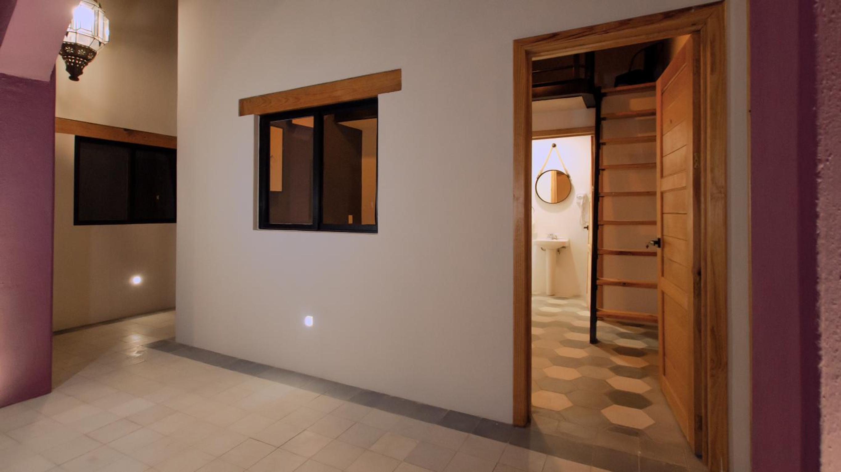 Studio - Split Level photo 1