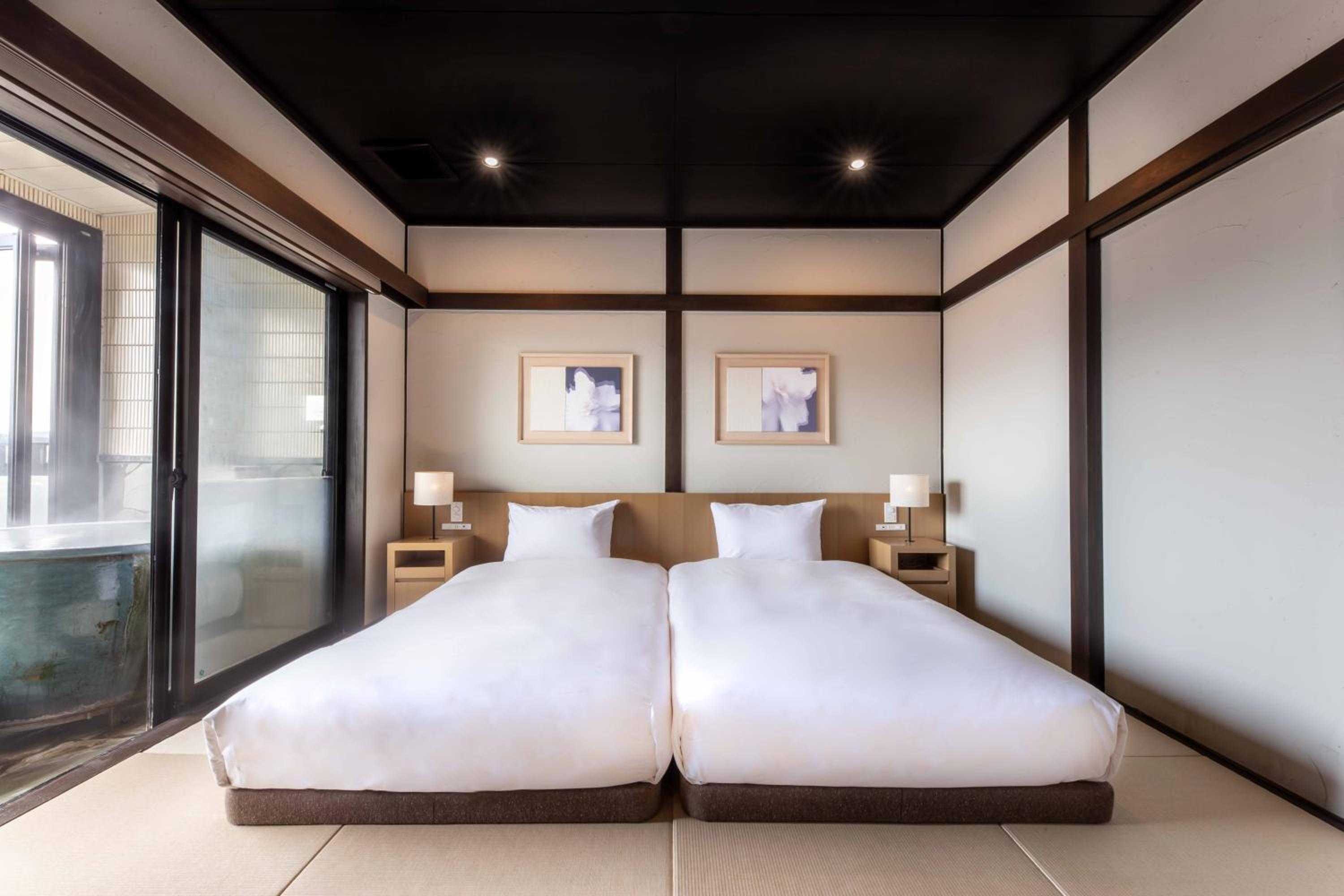 Superior Twin Room with Tatami Area with Semi Open-Air Bath (34-35㎡) - Photo 4