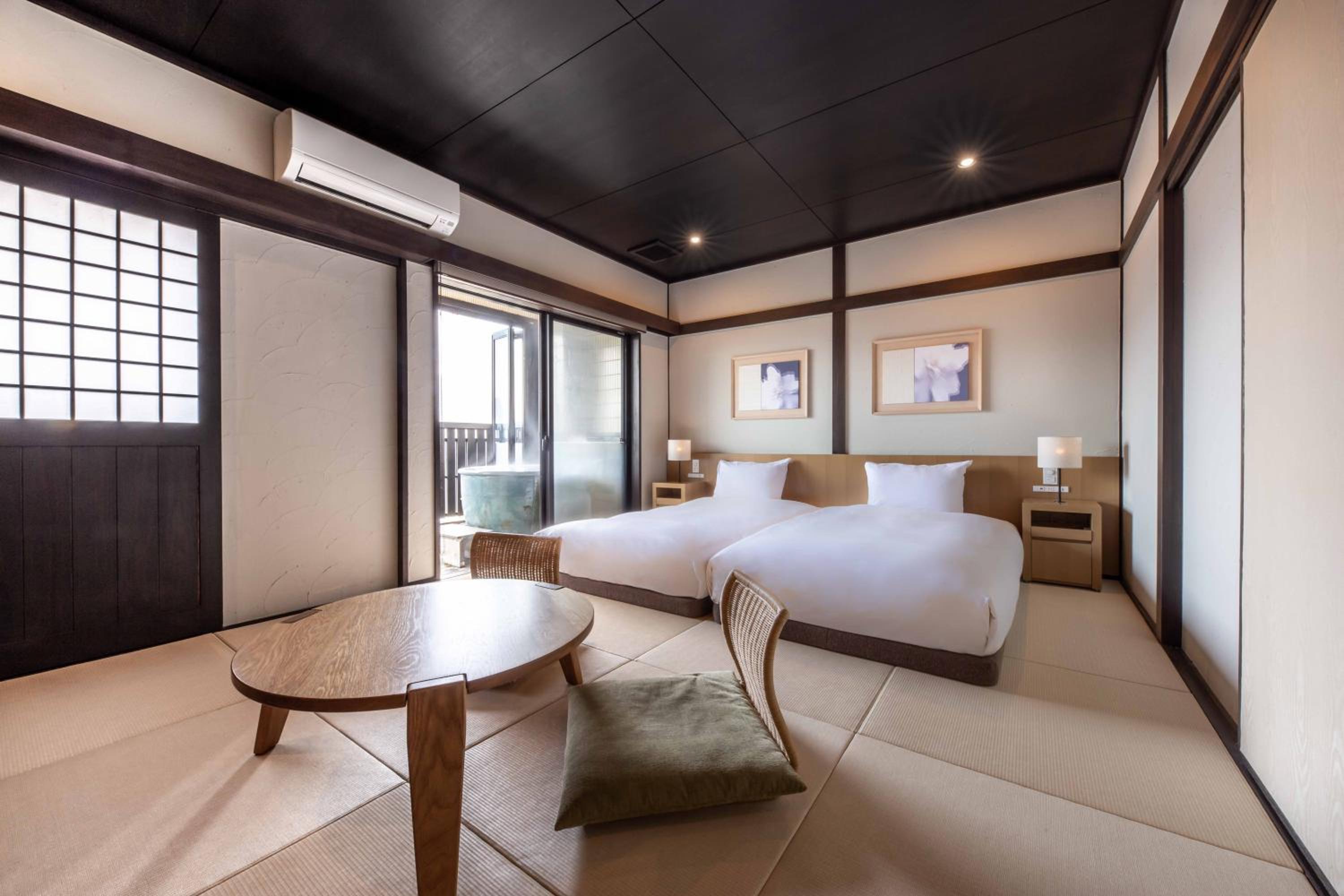 Superior Twin Room with Tatami Area with Semi Open-Air Bath (34-35㎡) - Photo 5