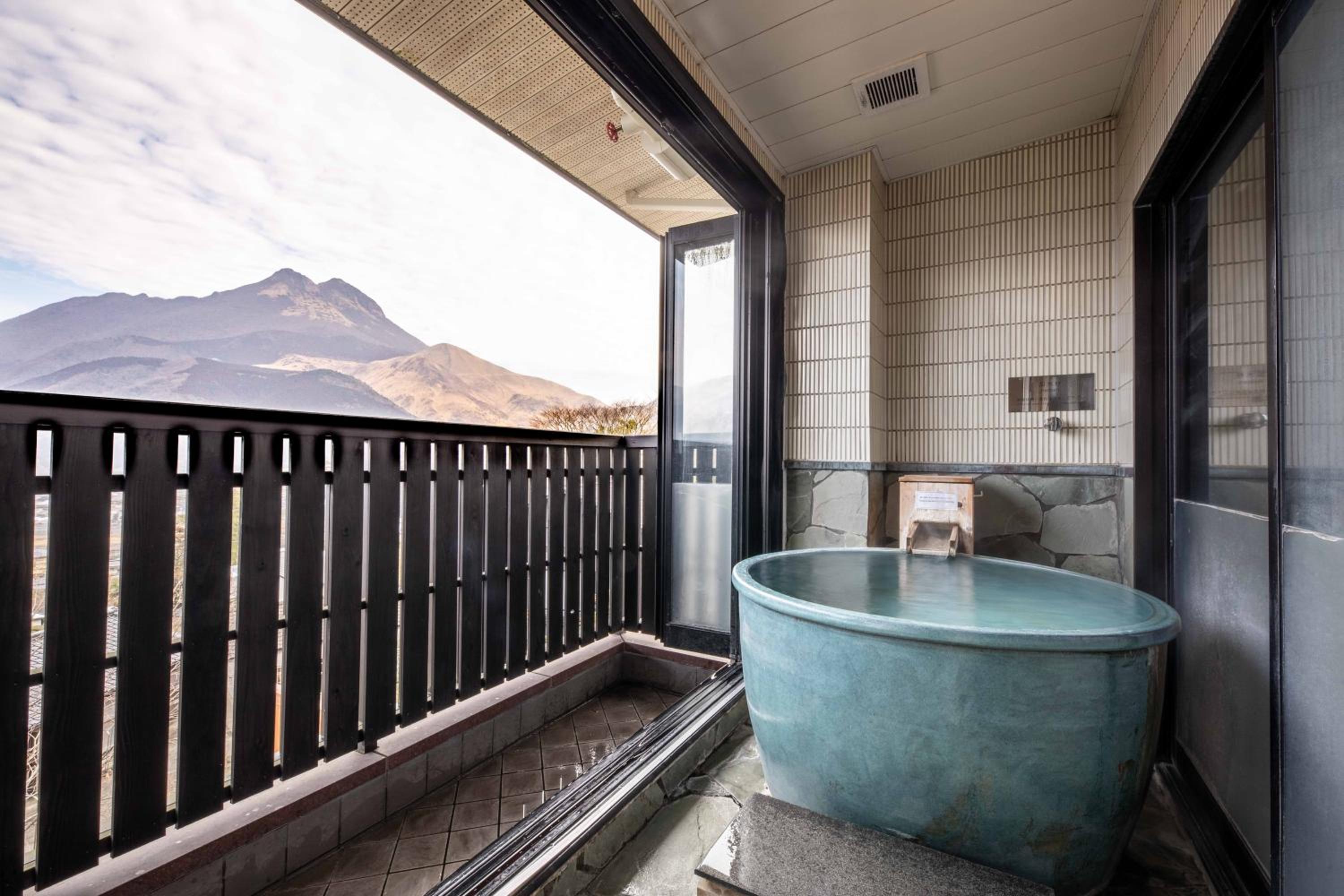 Superior Twin Room with Tatami Area with Semi Open-Air Bath (34-35㎡) - Photo 8