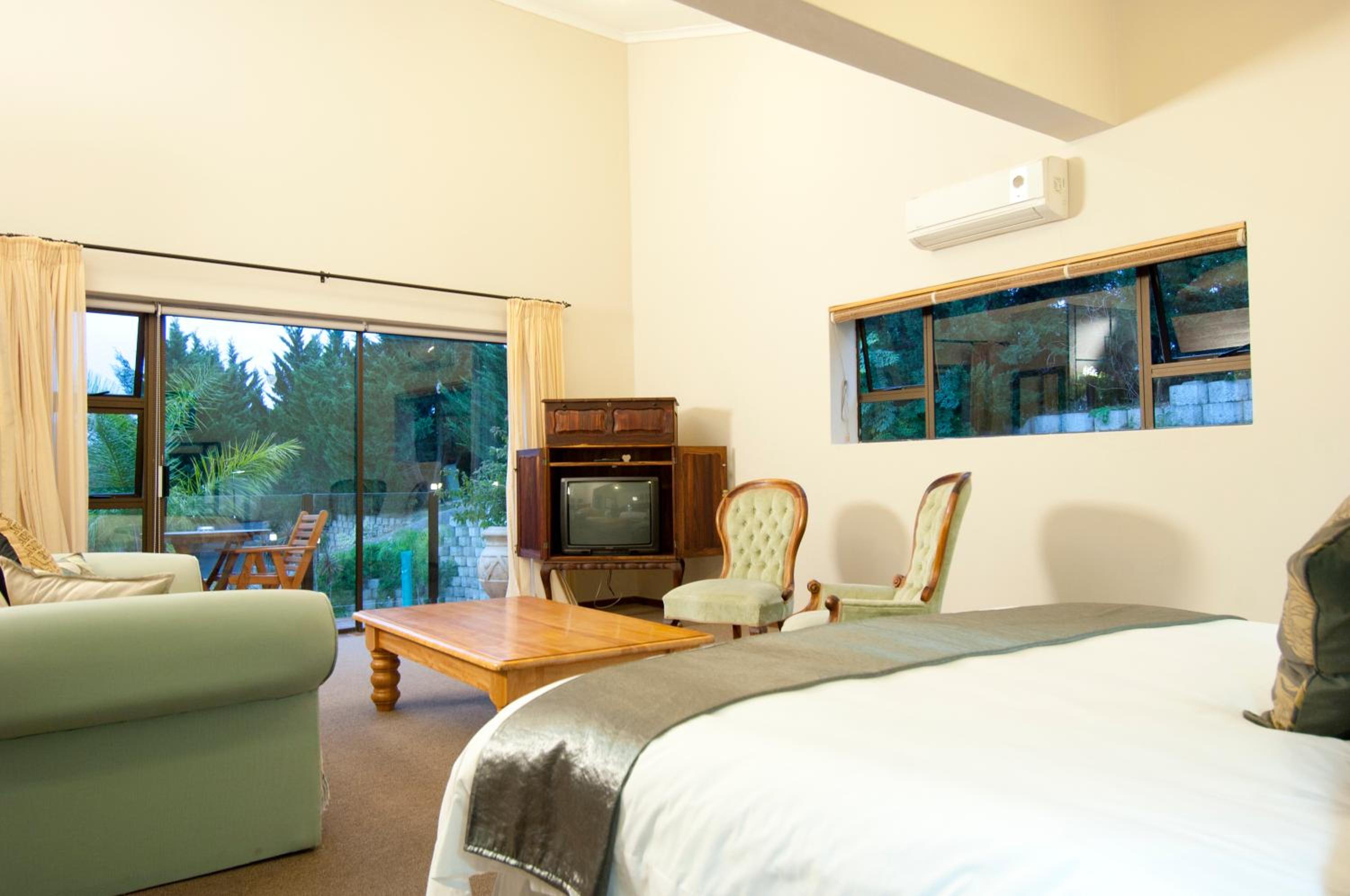 Luxury Room - Pool View (Second Floor) photo 3