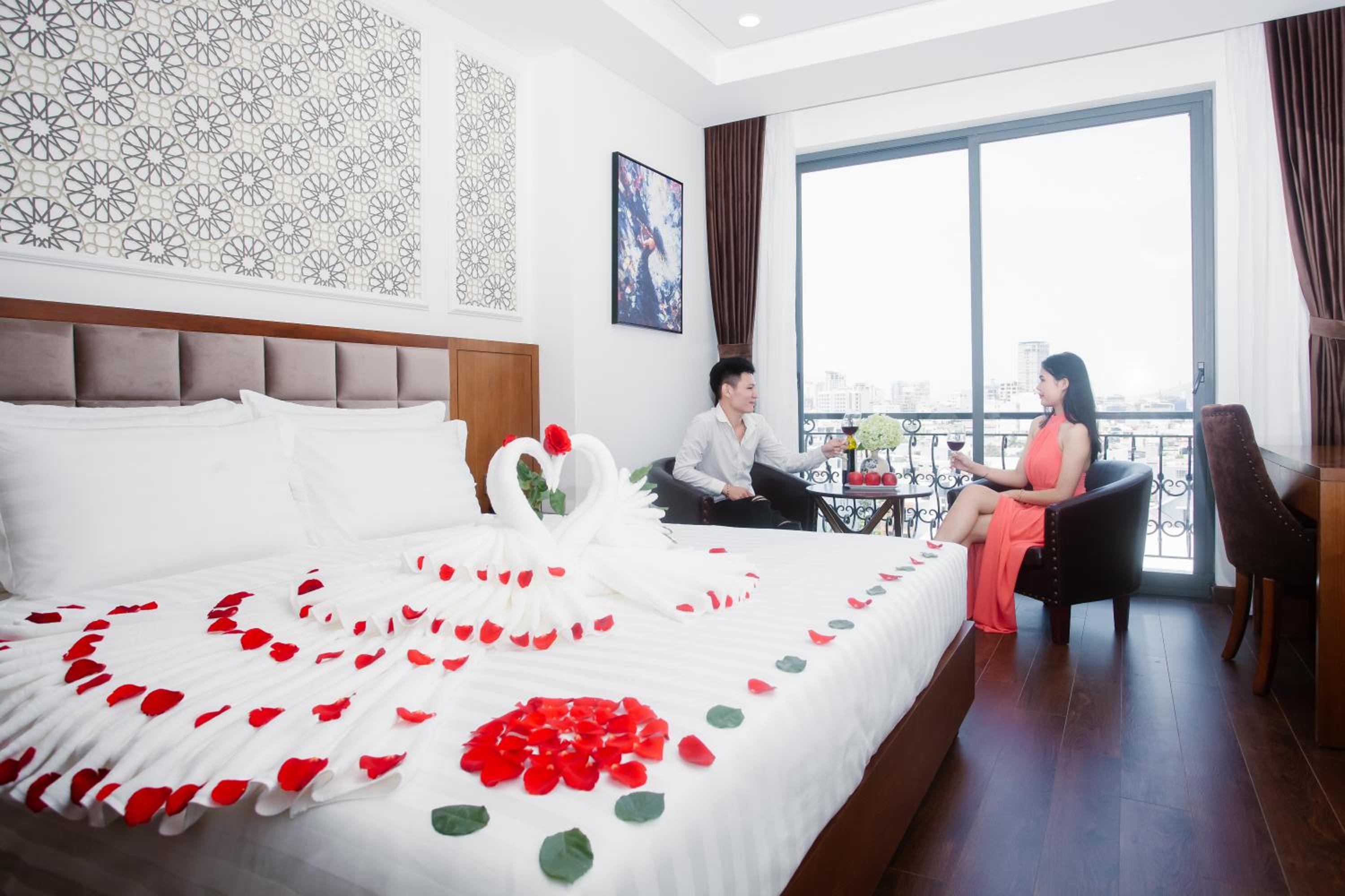 Twin Room with Balcony - Photo 7